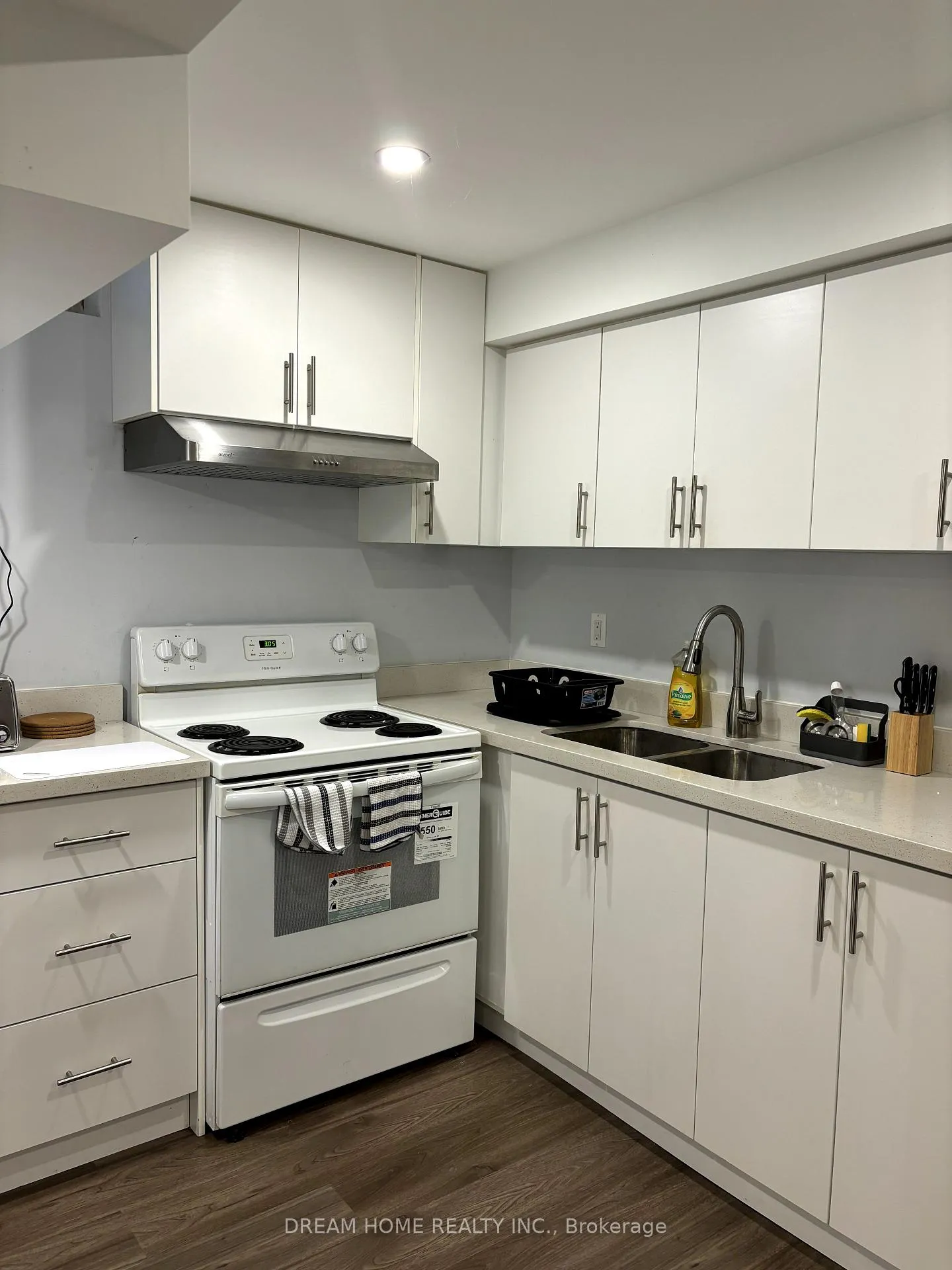 Photo 3 of 9 Albright Crescent, Richmond Hill, Jefferson — HOMEH
