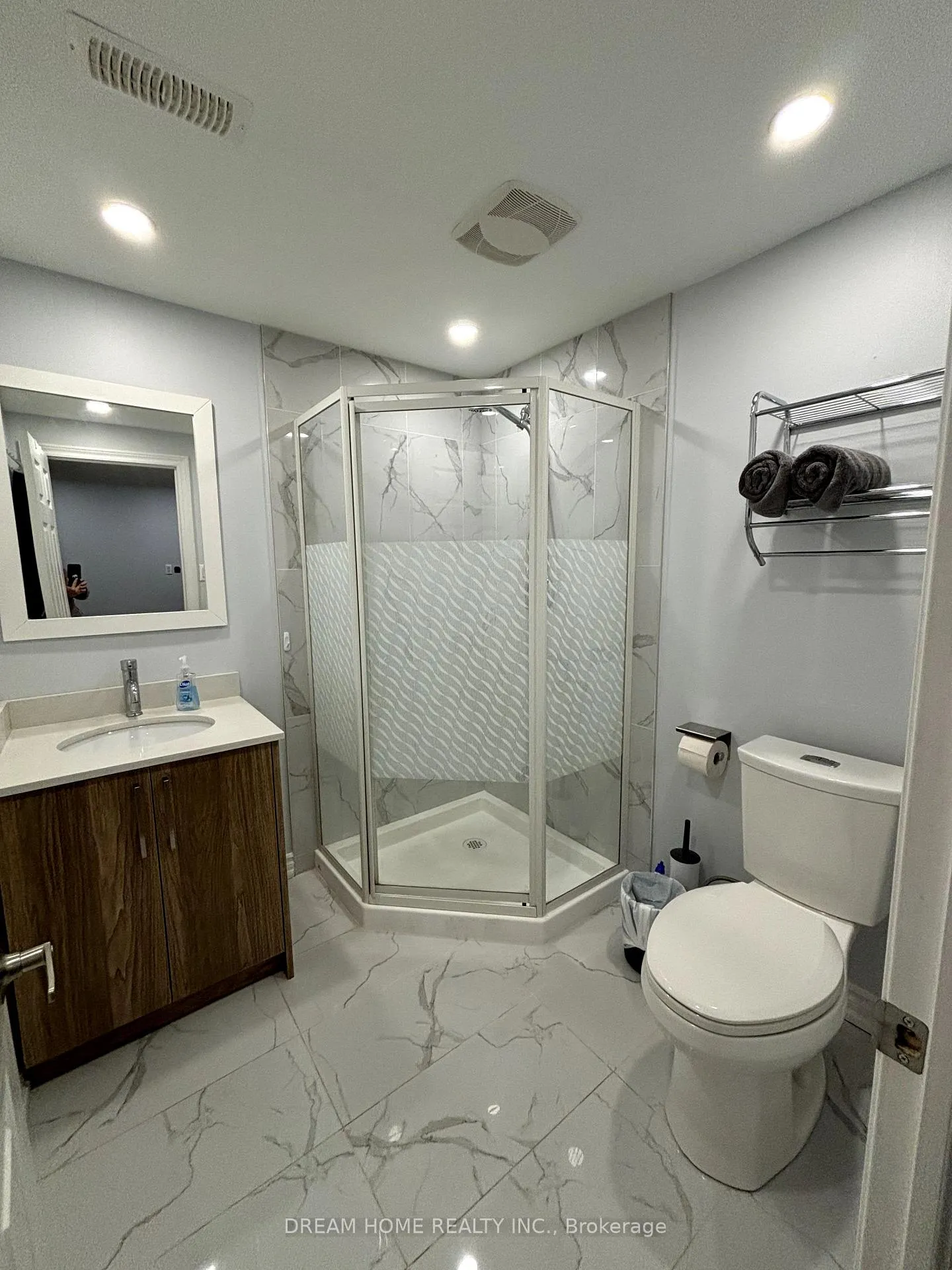 Photo 12 of 9 Albright Crescent, Richmond Hill, Jefferson — HOMEH