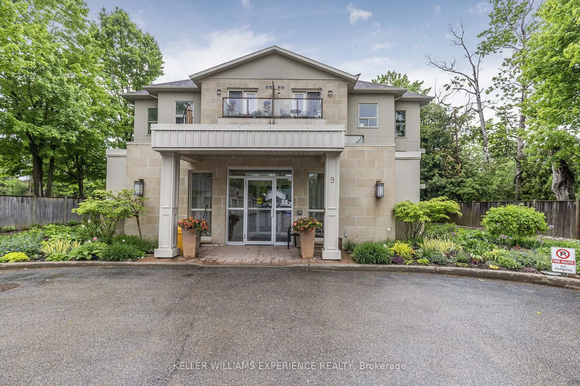 Photo 1 of 9 Westmount Drive S, Orillia — HOMEH