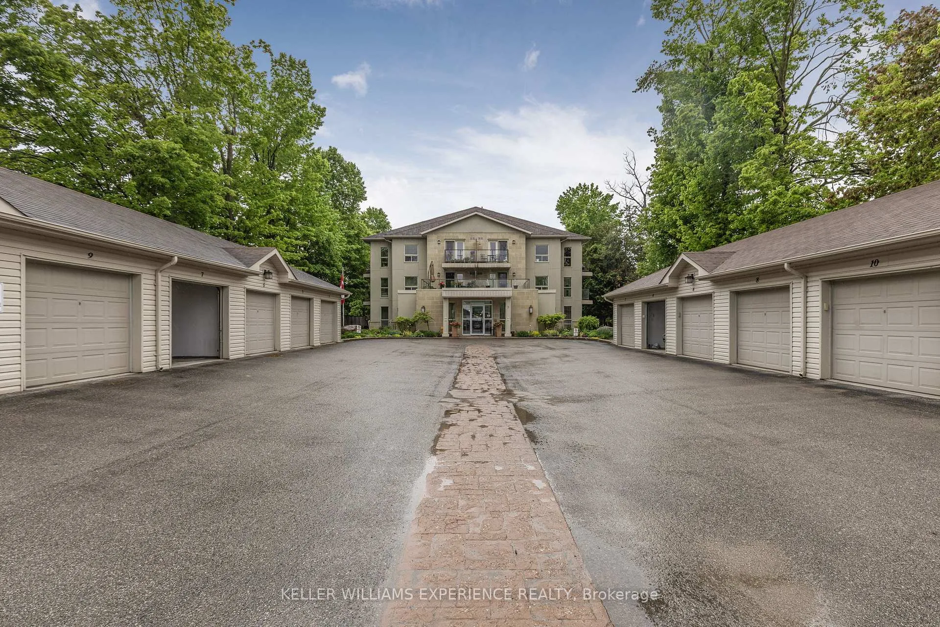 Photo 3 of 9 Westmount Drive S, Orillia — HOMEH