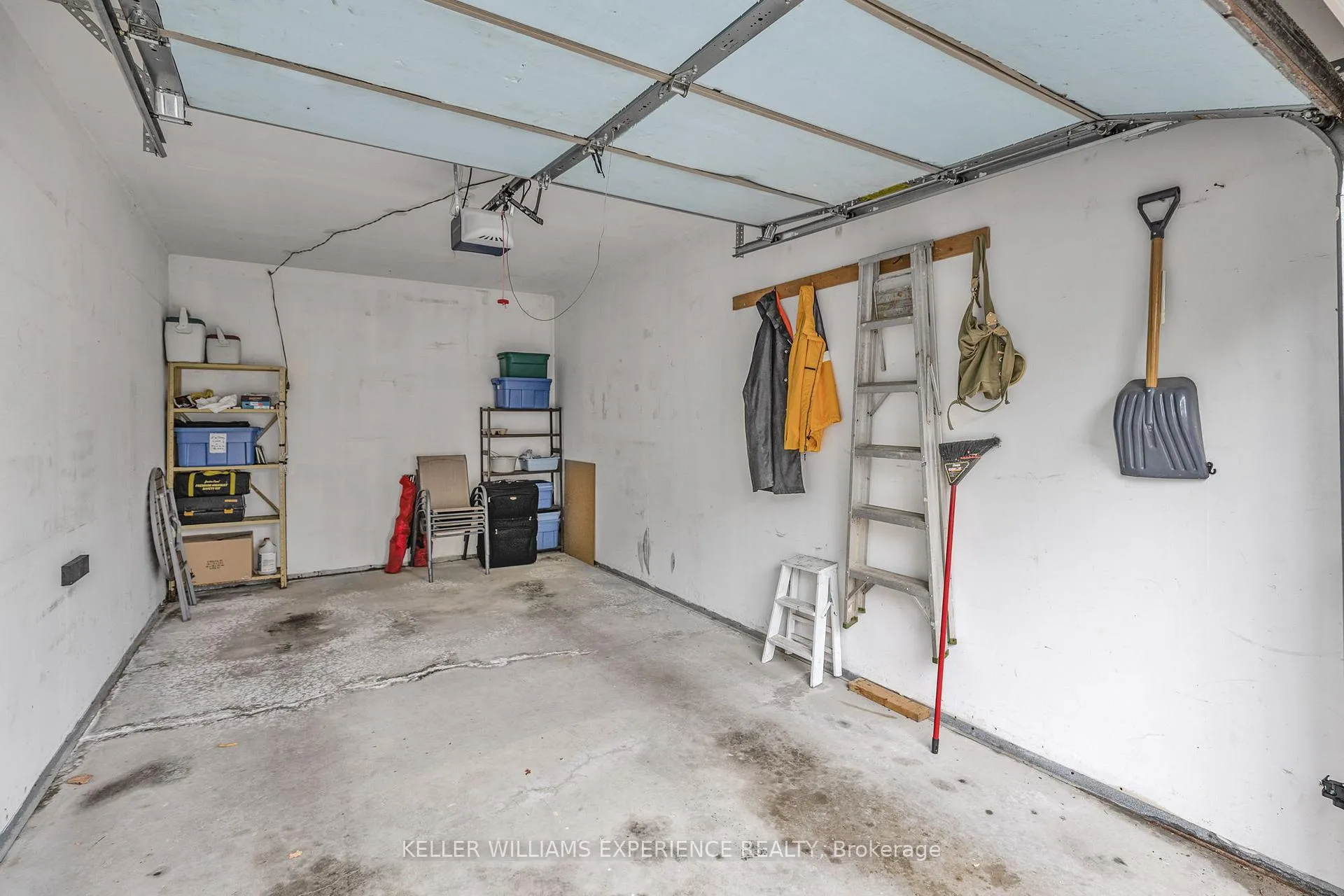 Photo 5 of 9 Westmount Drive S, Orillia — HOMEH