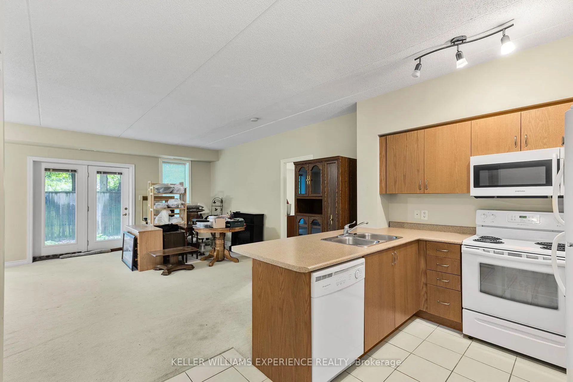 Photo 11 of 9 Westmount Drive S, Orillia — HOMEH