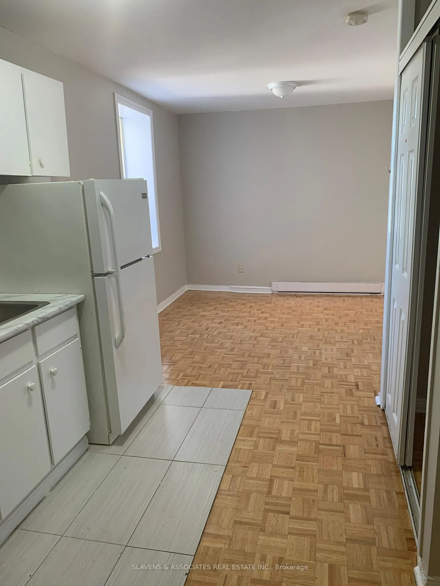 Front of Unit 8, 45 King Avenue W