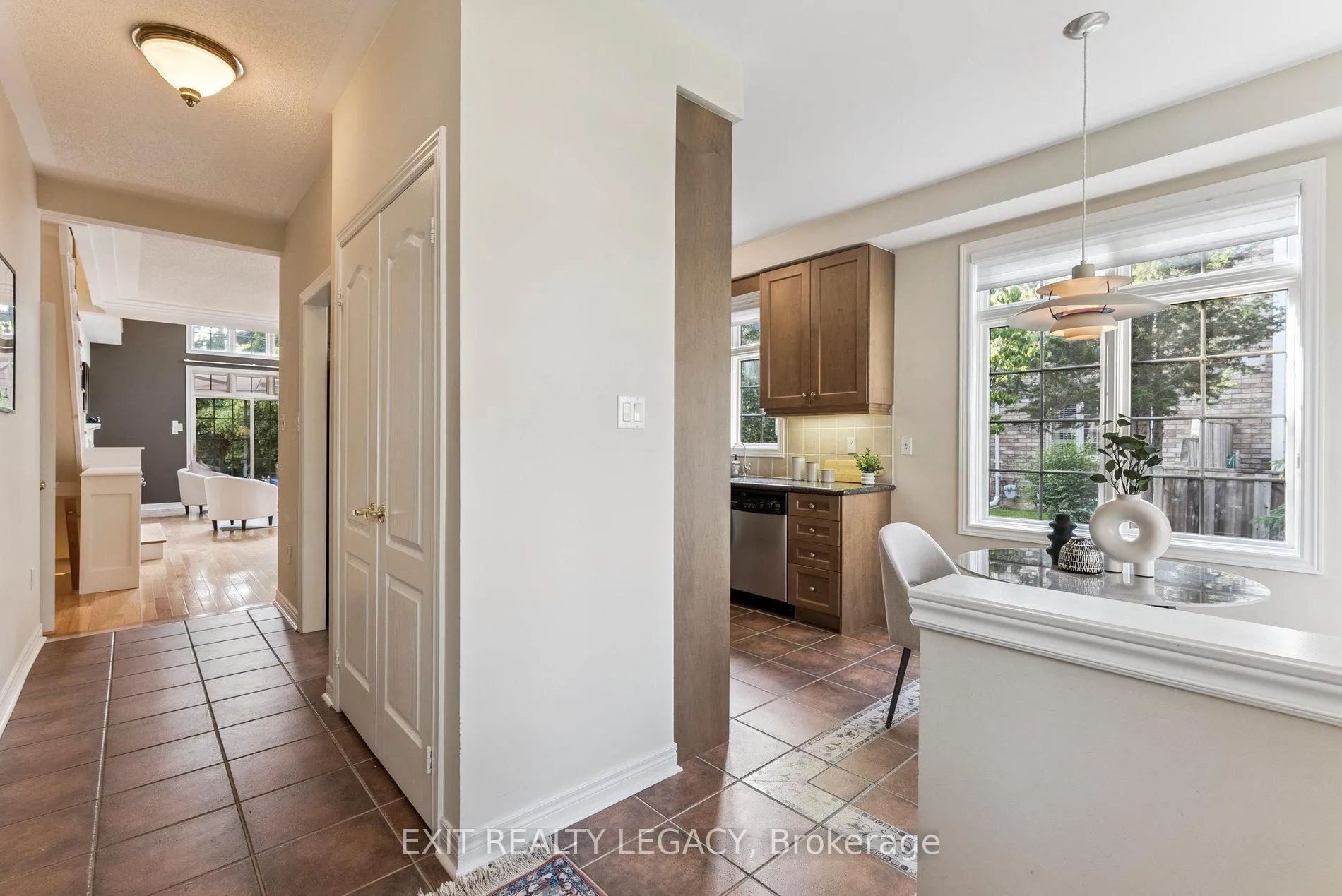 Photo 4 of 54 Louisbourg Way W, Markham, Greensborough — HOMEH
