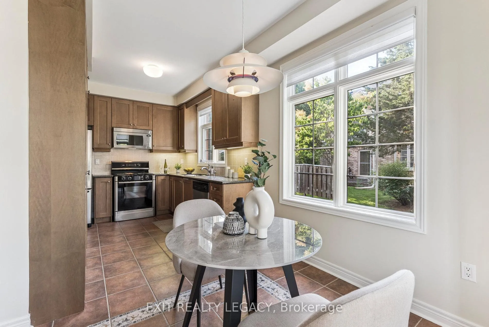 Photo 6 of 54 Louisbourg Way W, Markham, Greensborough — HOMEH