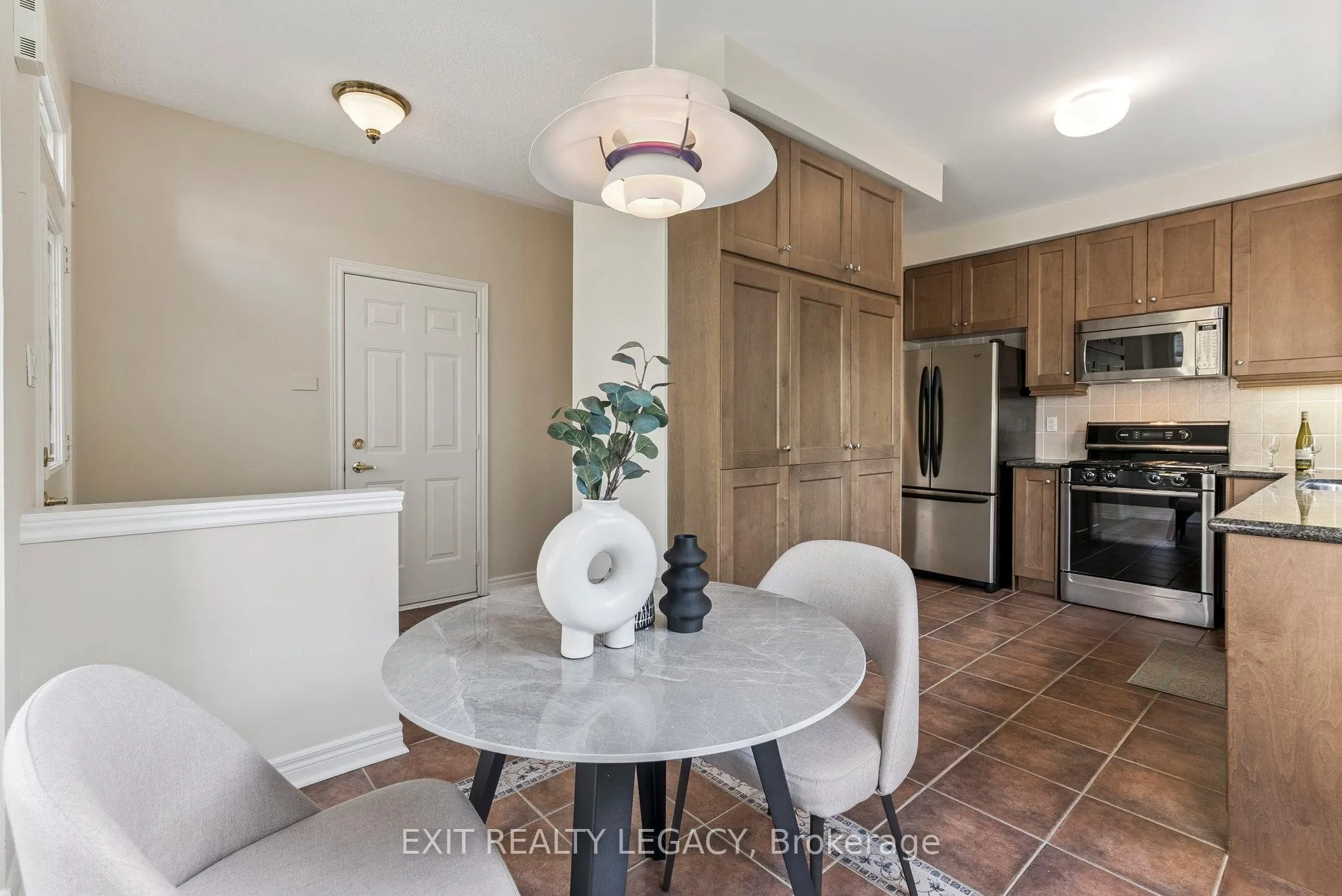 Photo 7 of 54 Louisbourg Way W, Markham, Greensborough — HOMEH