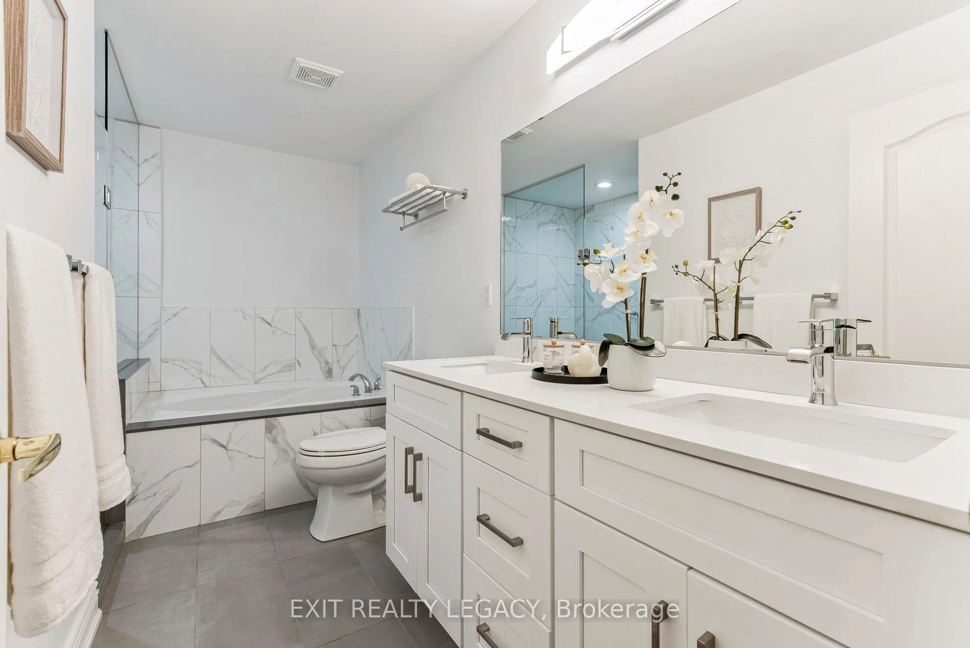 Photo 17 of 54 Louisbourg Way W, Markham, Greensborough — HOMEH
