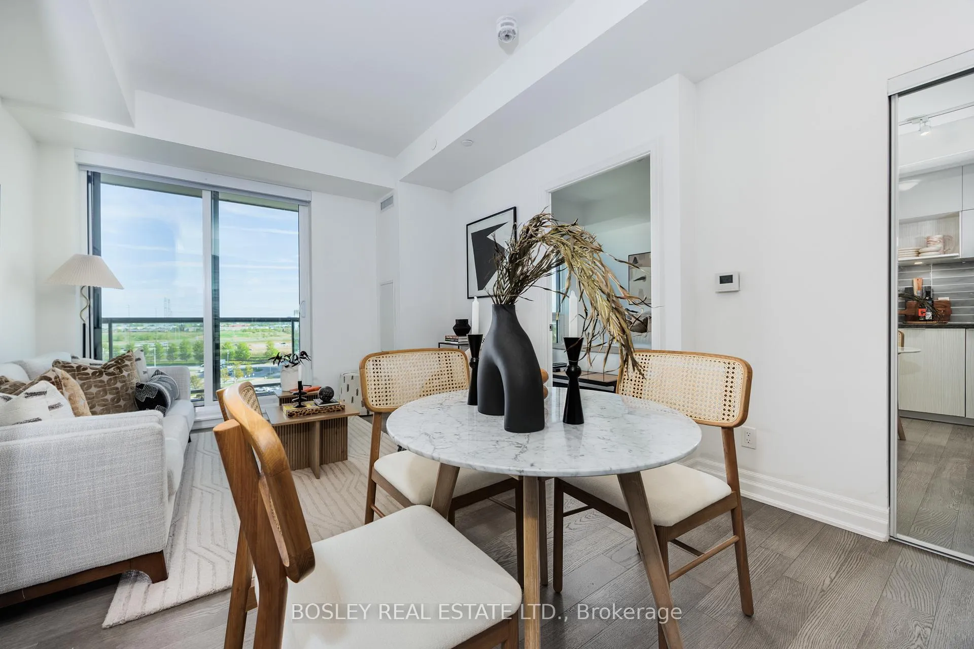 Photo 10 of Unit 908, 8 Rouge Valley Drive W, Markham, Unionville — HOMEH