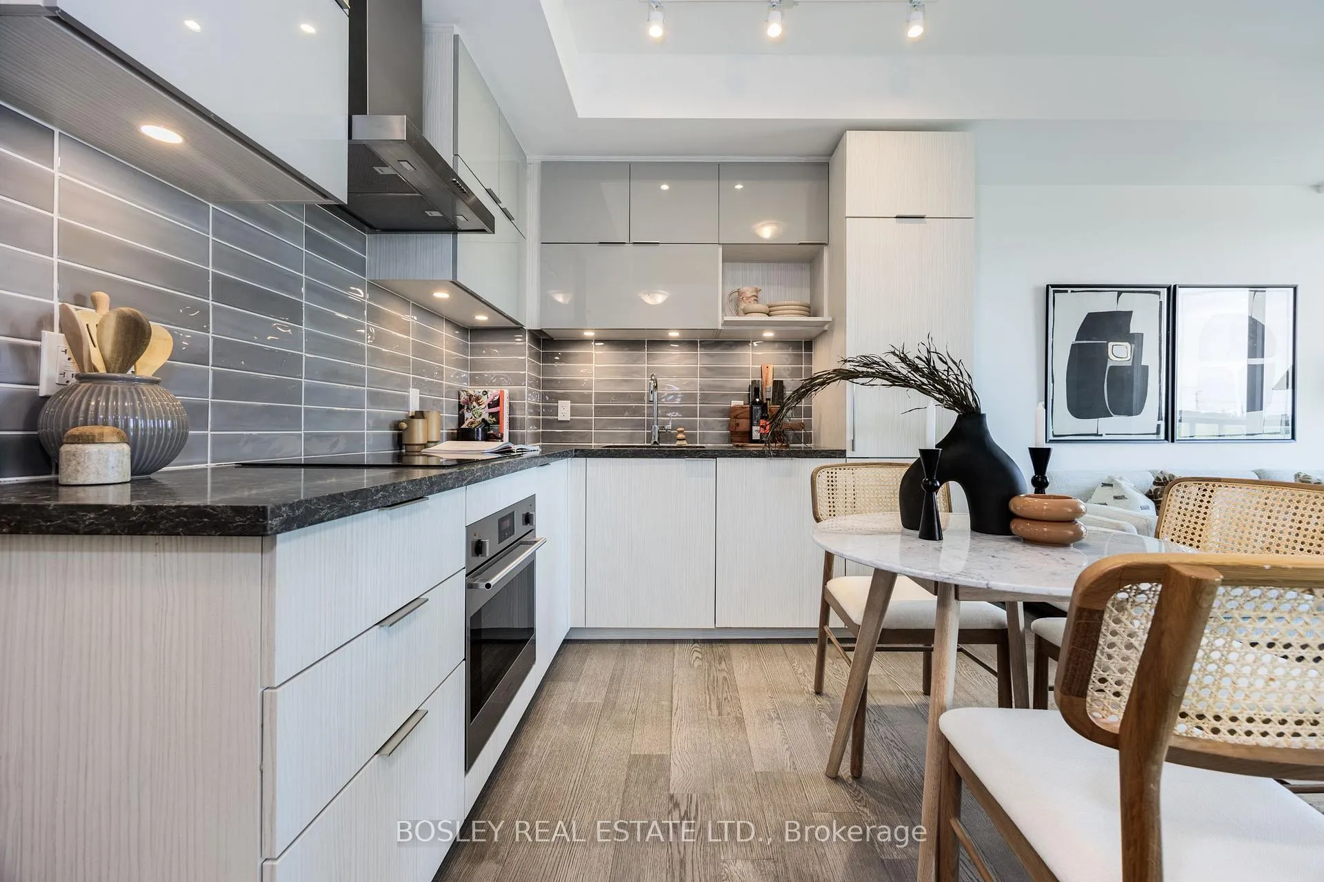 Photo 11 of Unit 908, 8 Rouge Valley Drive W, Markham, Unionville — HOMEH