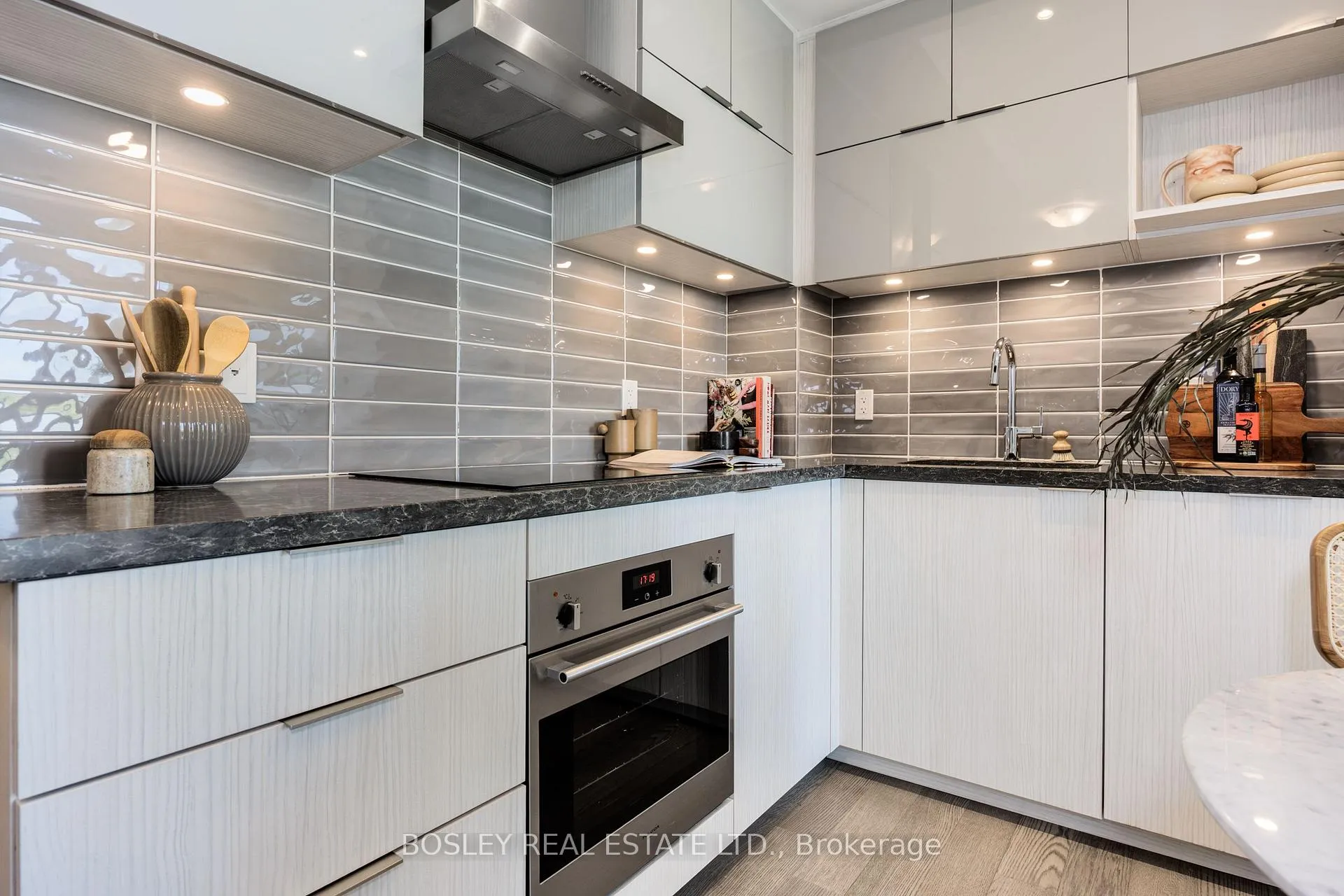 Photo 12 of Unit 908, 8 Rouge Valley Drive W, Markham, Unionville — HOMEH