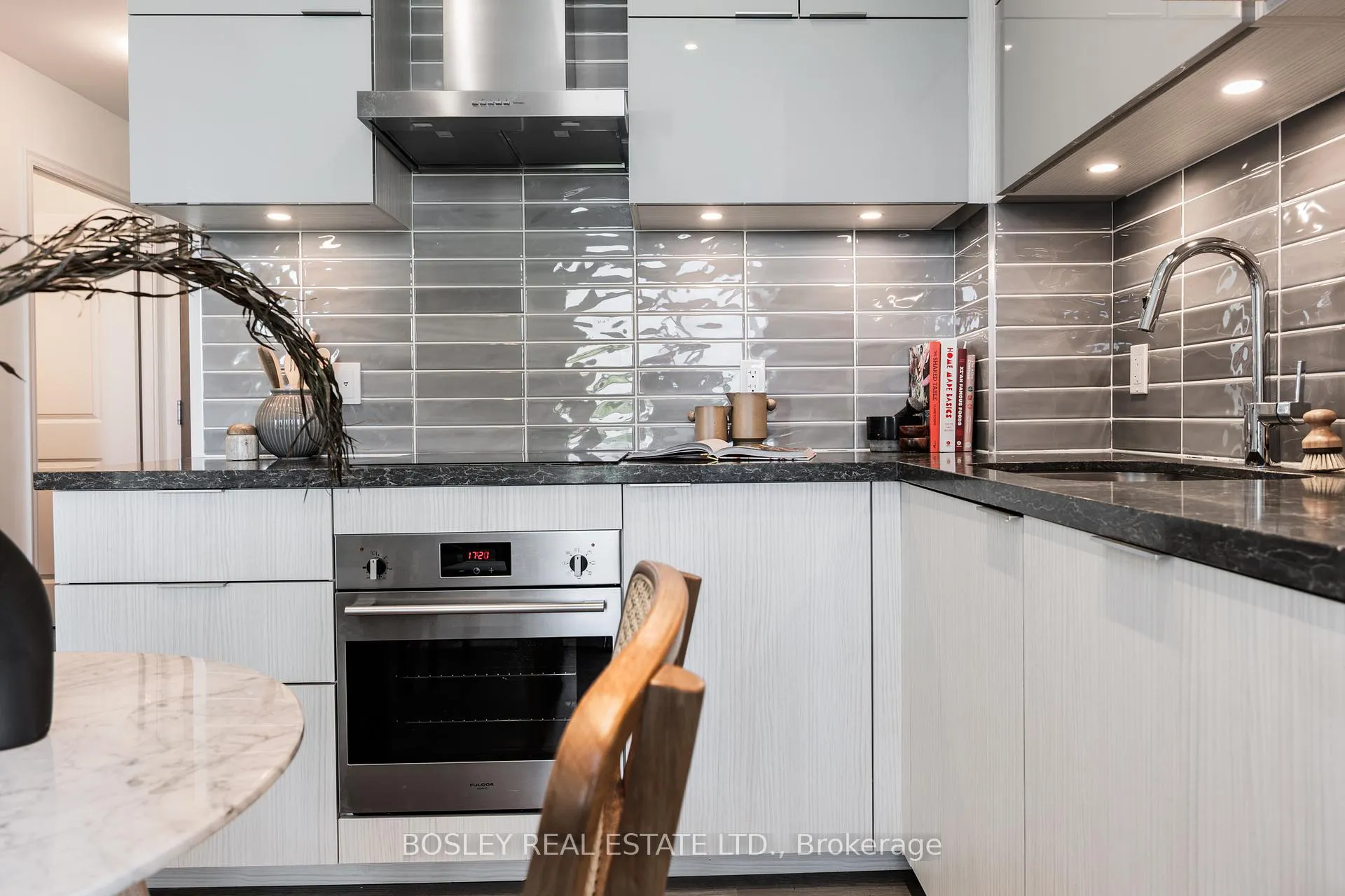 Photo 13 of Unit 908, 8 Rouge Valley Drive W, Markham, Unionville — HOMEH