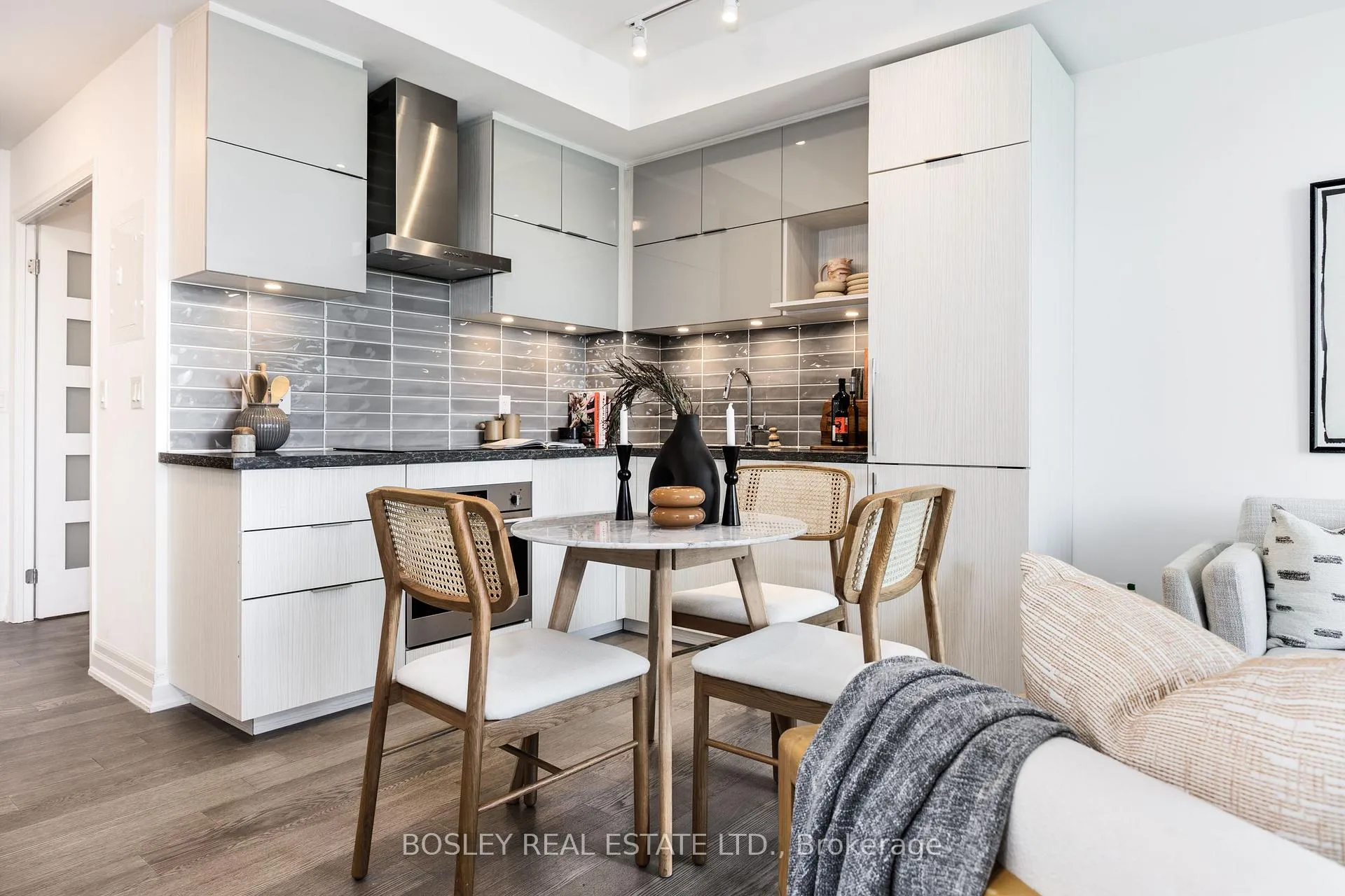 Photo 14 of Unit 908, 8 Rouge Valley Drive W, Markham, Unionville — HOMEH