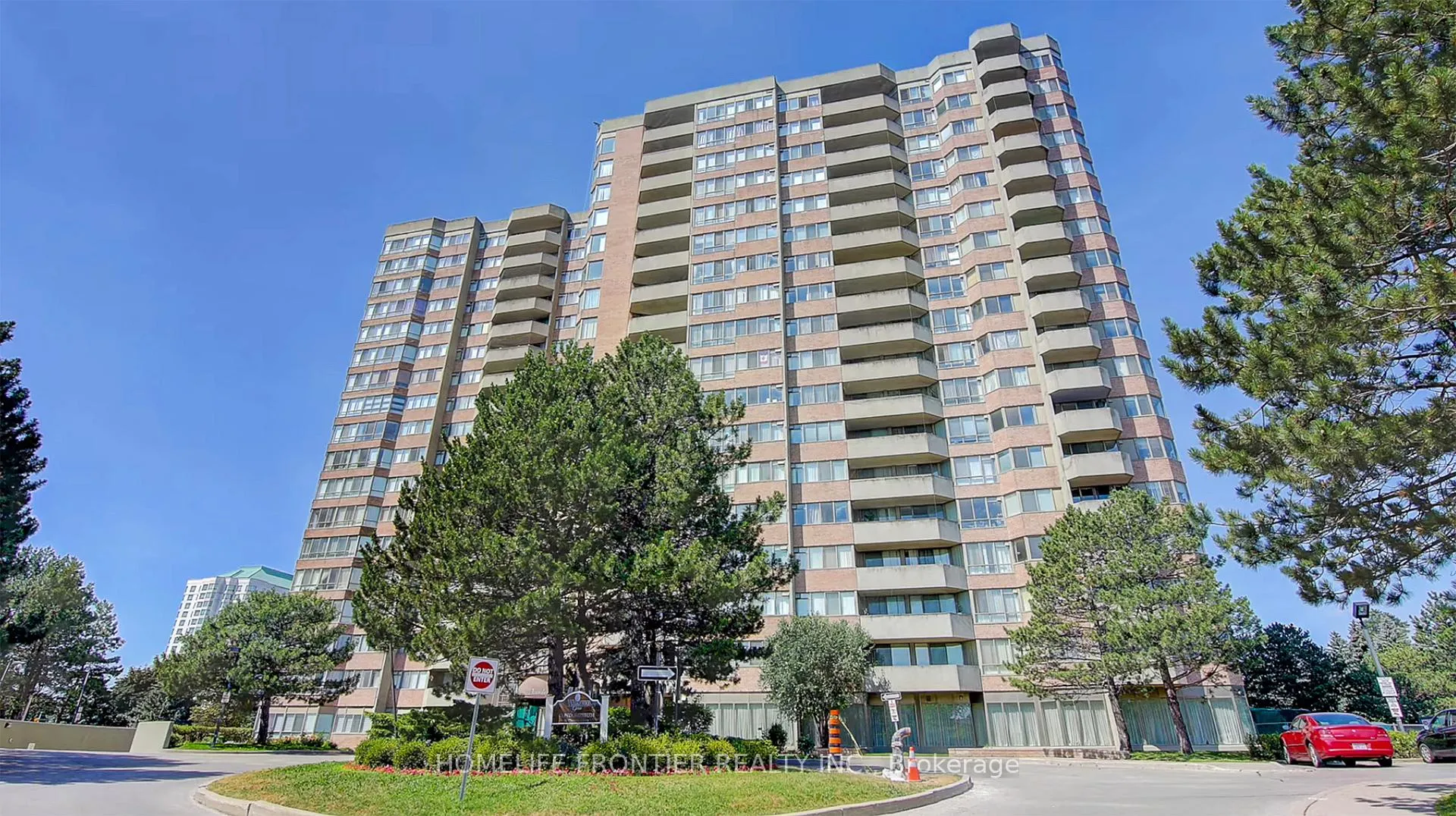 Front of Unit 1010, 30 Thunder Grove