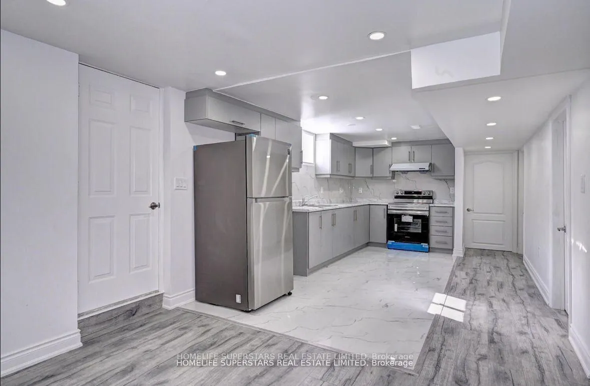 Photo 3 of 36 Dalegrove Drive, Kitchener — HOMEH
