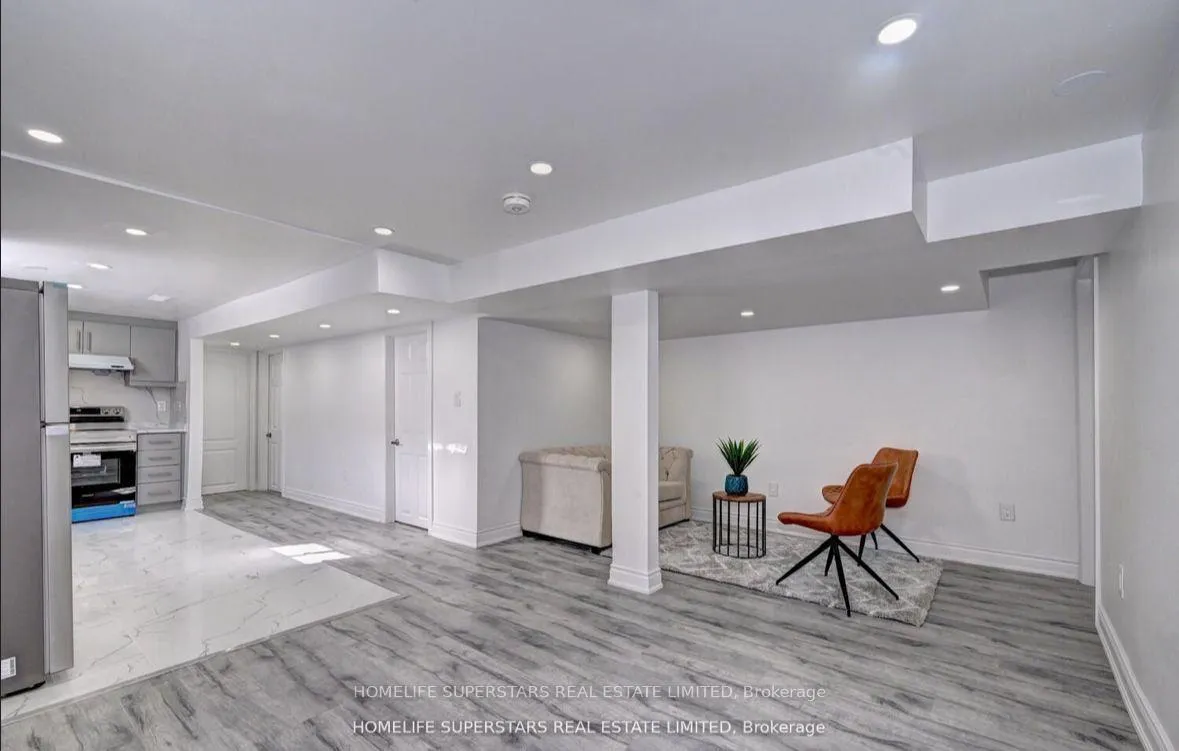 Photo 4 of 36 Dalegrove Drive, Kitchener — HOMEH