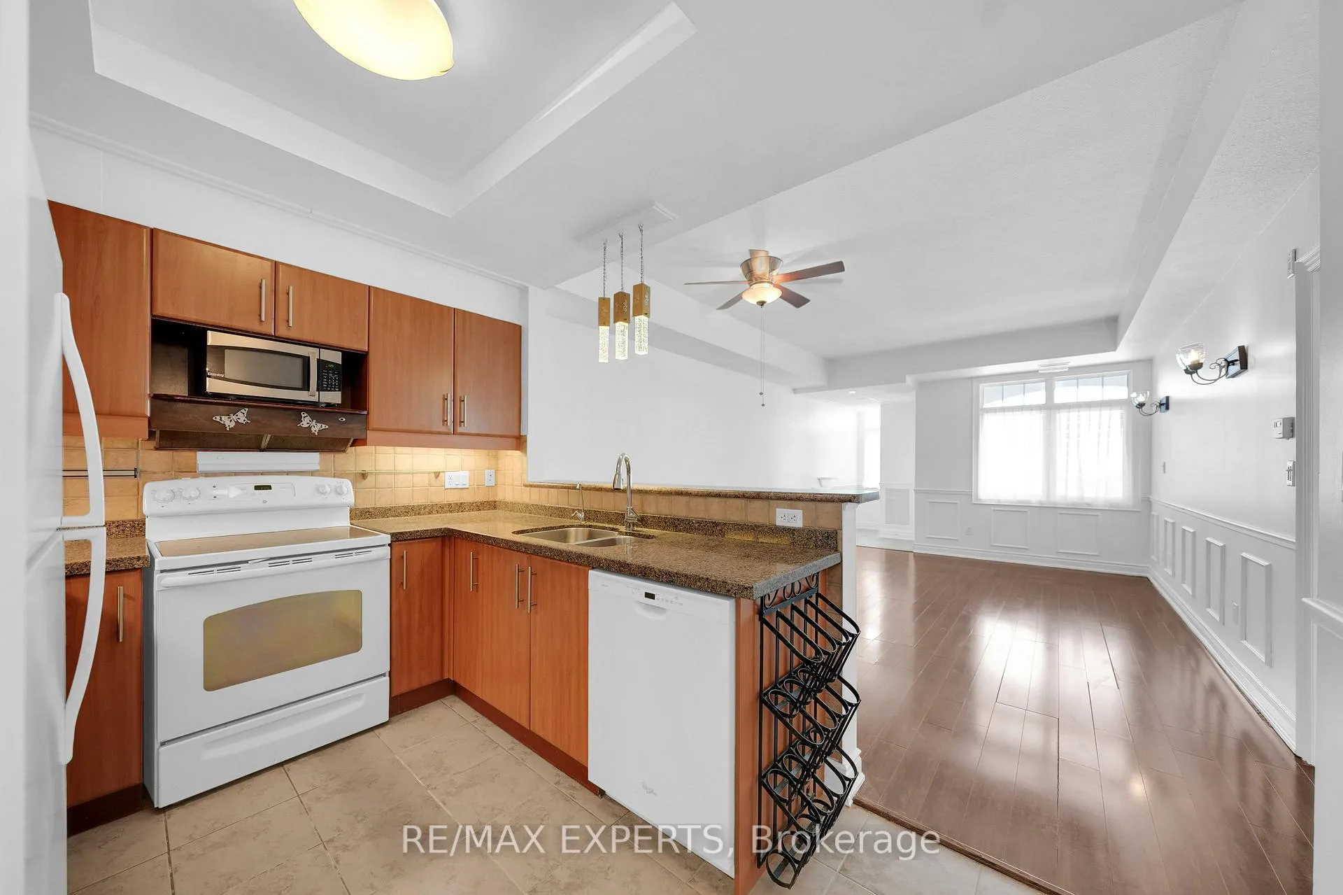 Photo 6 of Unit 108, 78 Sunset Boulevard, New Tecumseth, Alliston — HOMEH