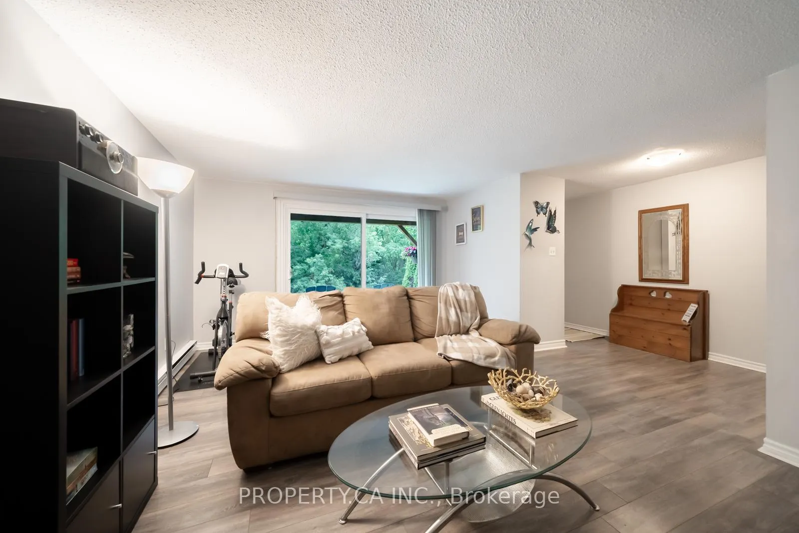 Photo 4 of 325 Milestone Crescent, Aurora, Aurora Village — HOMEH