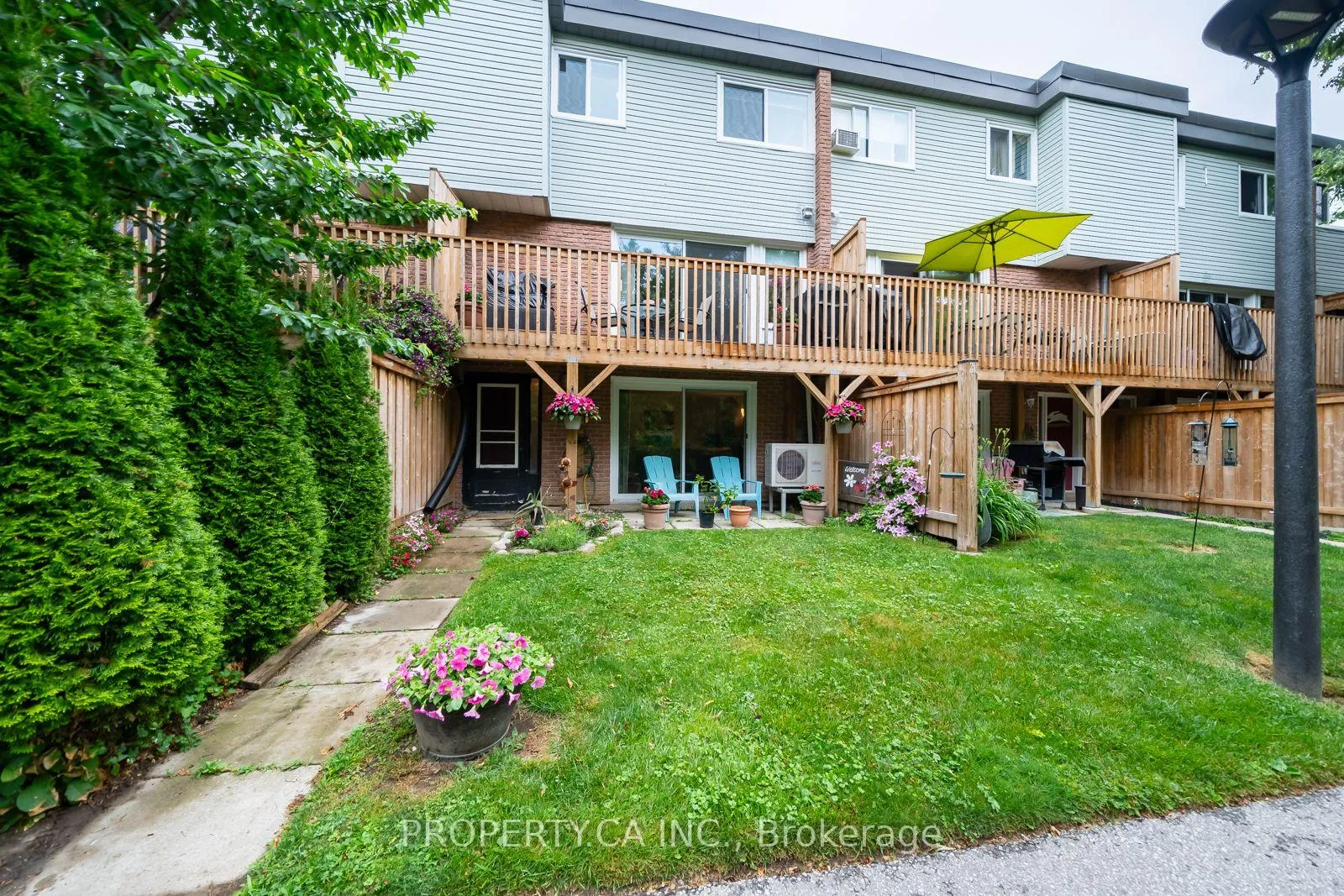 Photo 5 of 325 Milestone Crescent, Aurora, Aurora Village — HOMEH