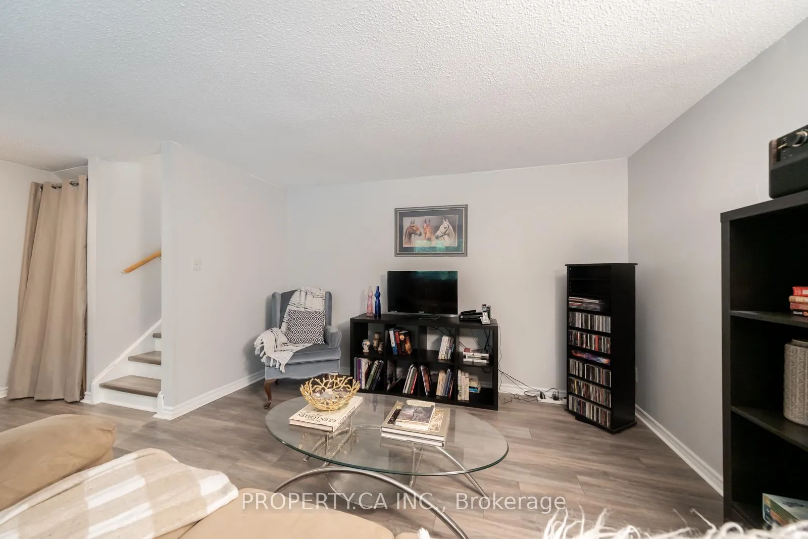 Photo 9 of 325 Milestone Crescent, Aurora, Aurora Village — HOMEH