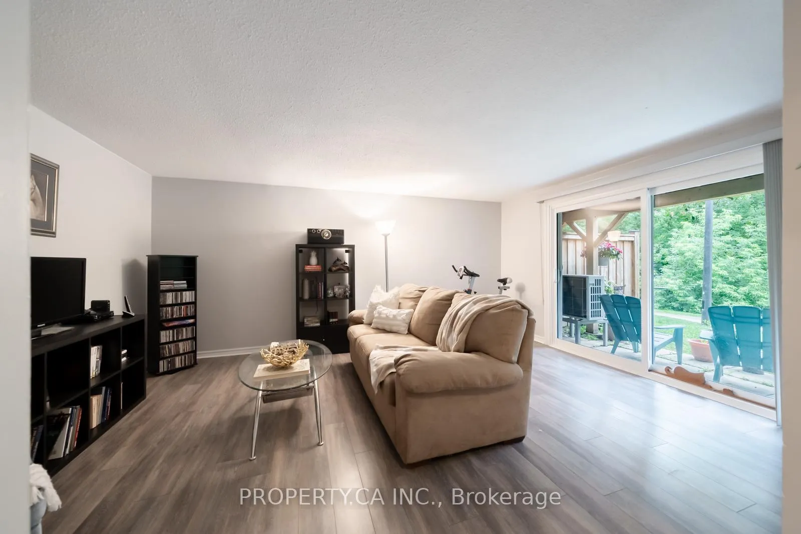 Photo 10 of 325 Milestone Crescent, Aurora, Aurora Village — HOMEH