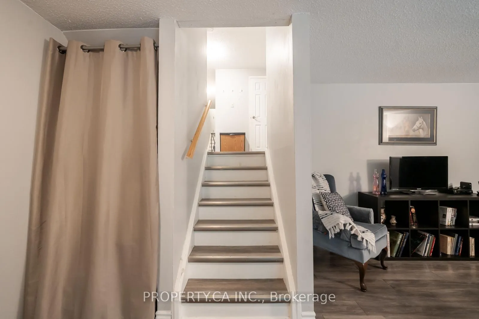 Photo 11 of 325 Milestone Crescent, Aurora, Aurora Village — HOMEH