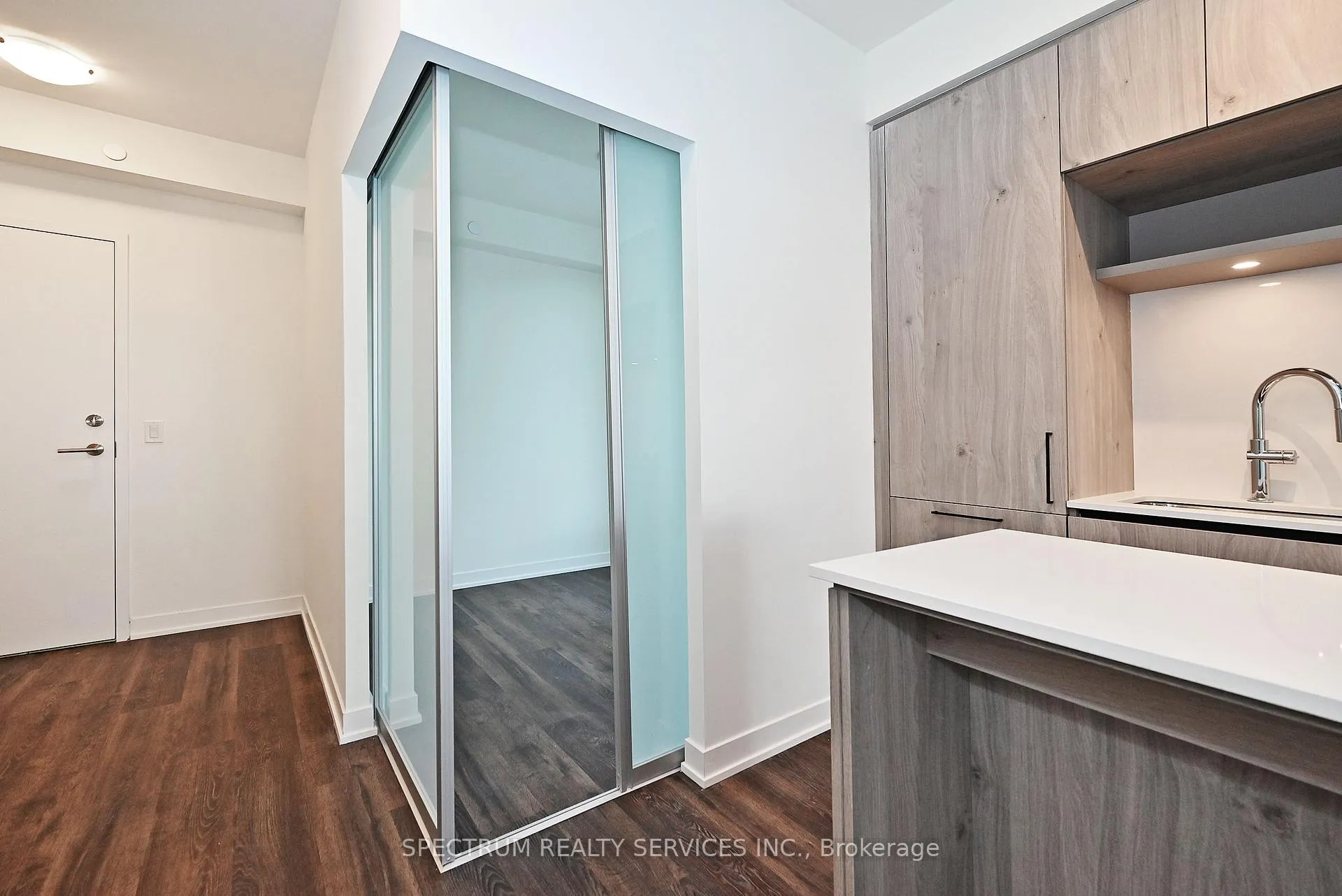 Photo 8 of Unit 1030, 2 David Eyer Road, Richmond Hill, Rural Richmond Hill — HOMEH