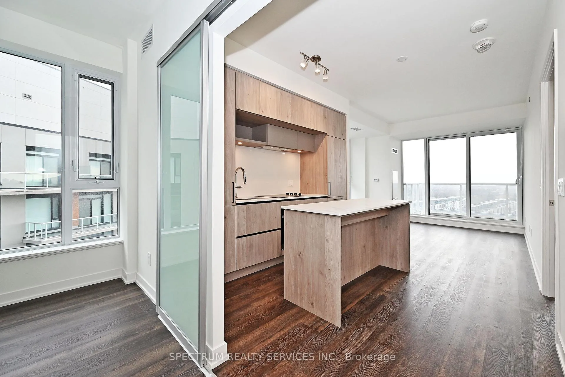Photo 11 of Unit 1030, 2 David Eyer Road, Richmond Hill, Rural Richmond Hill — HOMEH