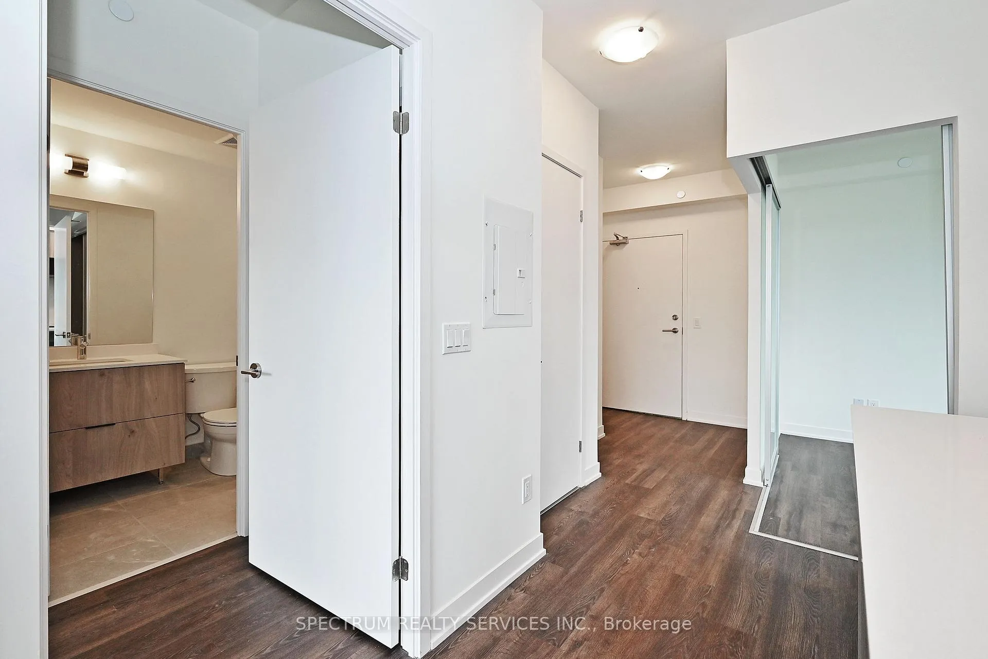 Photo 13 of Unit 1030, 2 David Eyer Road, Richmond Hill, Rural Richmond Hill — HOMEH