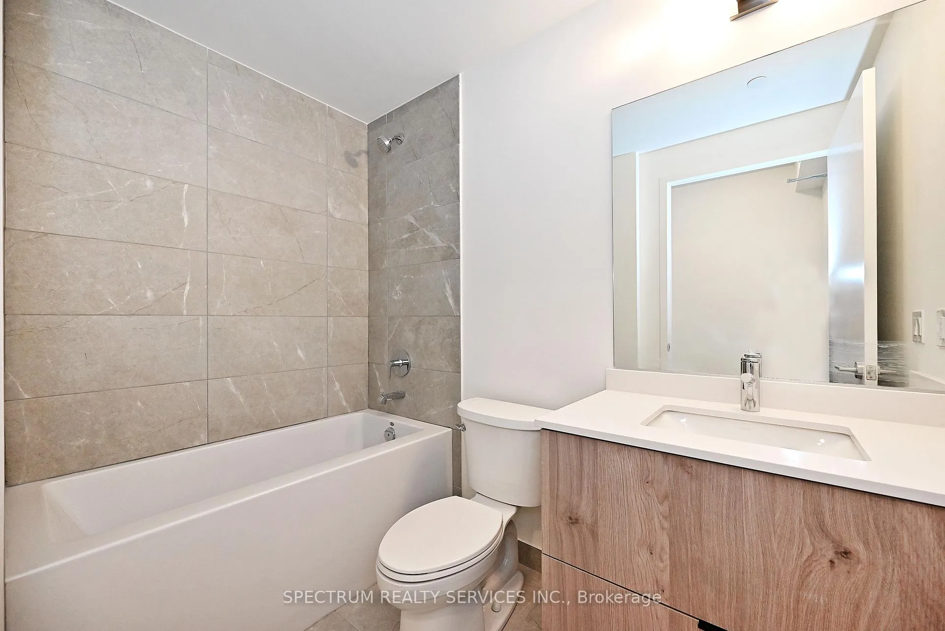 Photo 14 of Unit 1030, 2 David Eyer Road, Richmond Hill, Rural Richmond Hill — HOMEH