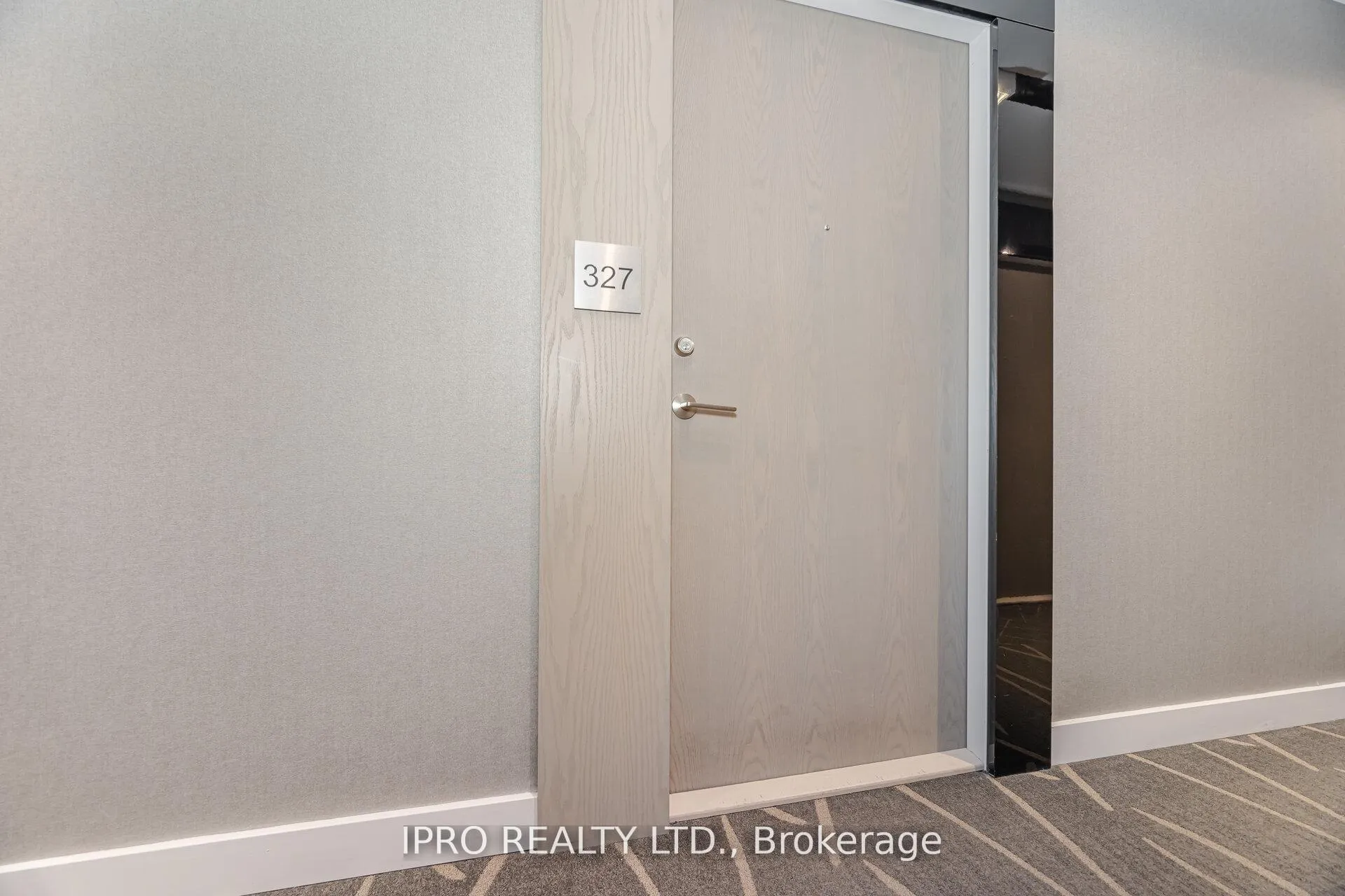 Photo 3 of Unit Unit #327, 4800 Highway #7 Road, Vaughan, East Woodbridge — HOMEH