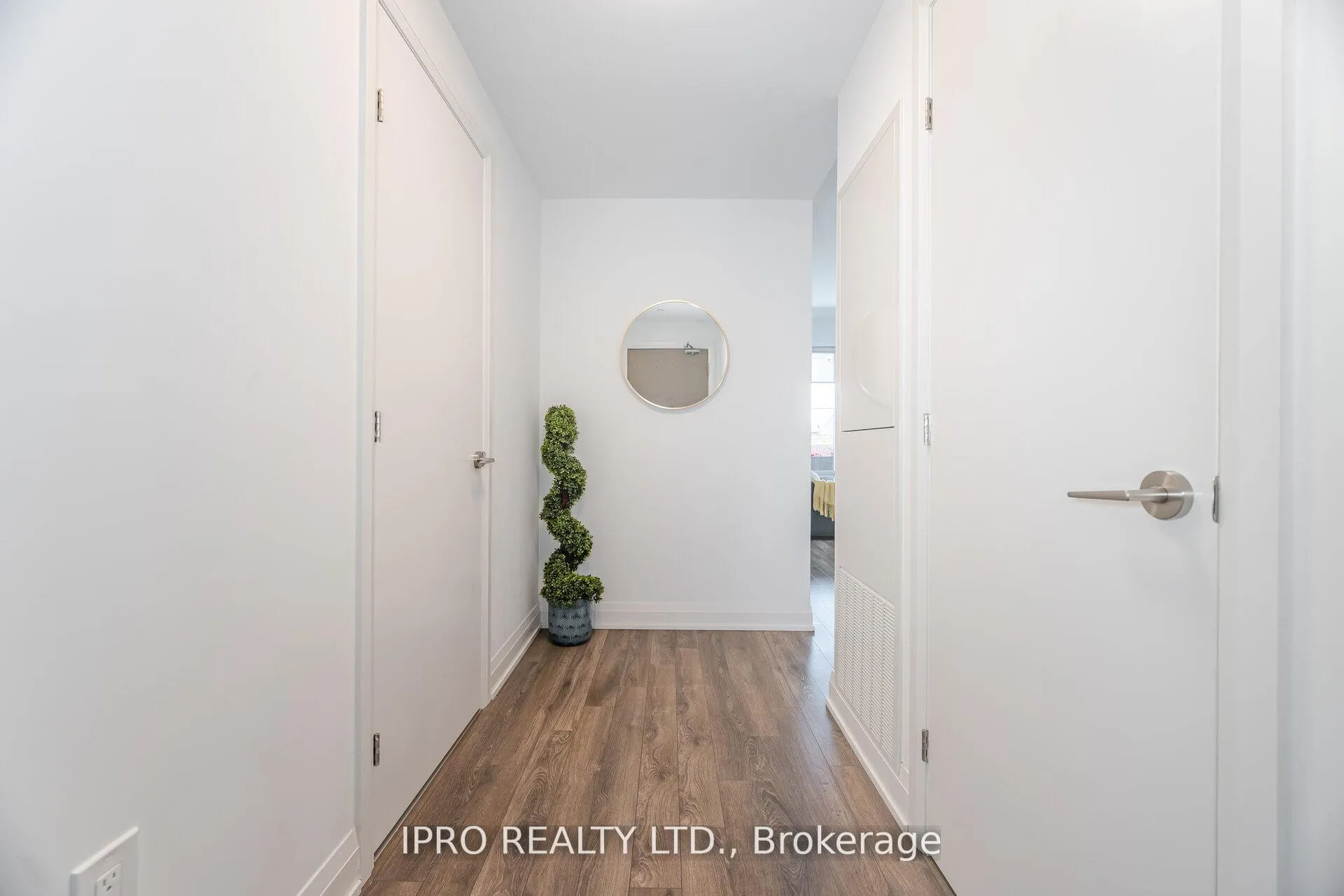 Photo 4 of Unit Unit #327, 4800 Highway #7 Road, Vaughan, East Woodbridge — HOMEH