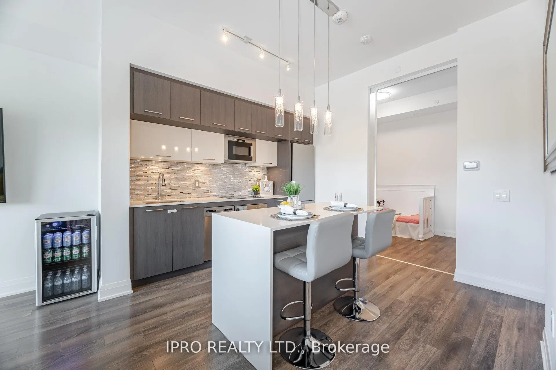 Photo 6 of Unit Unit #327, 4800 Highway #7 Road, Vaughan, East Woodbridge — HOMEH