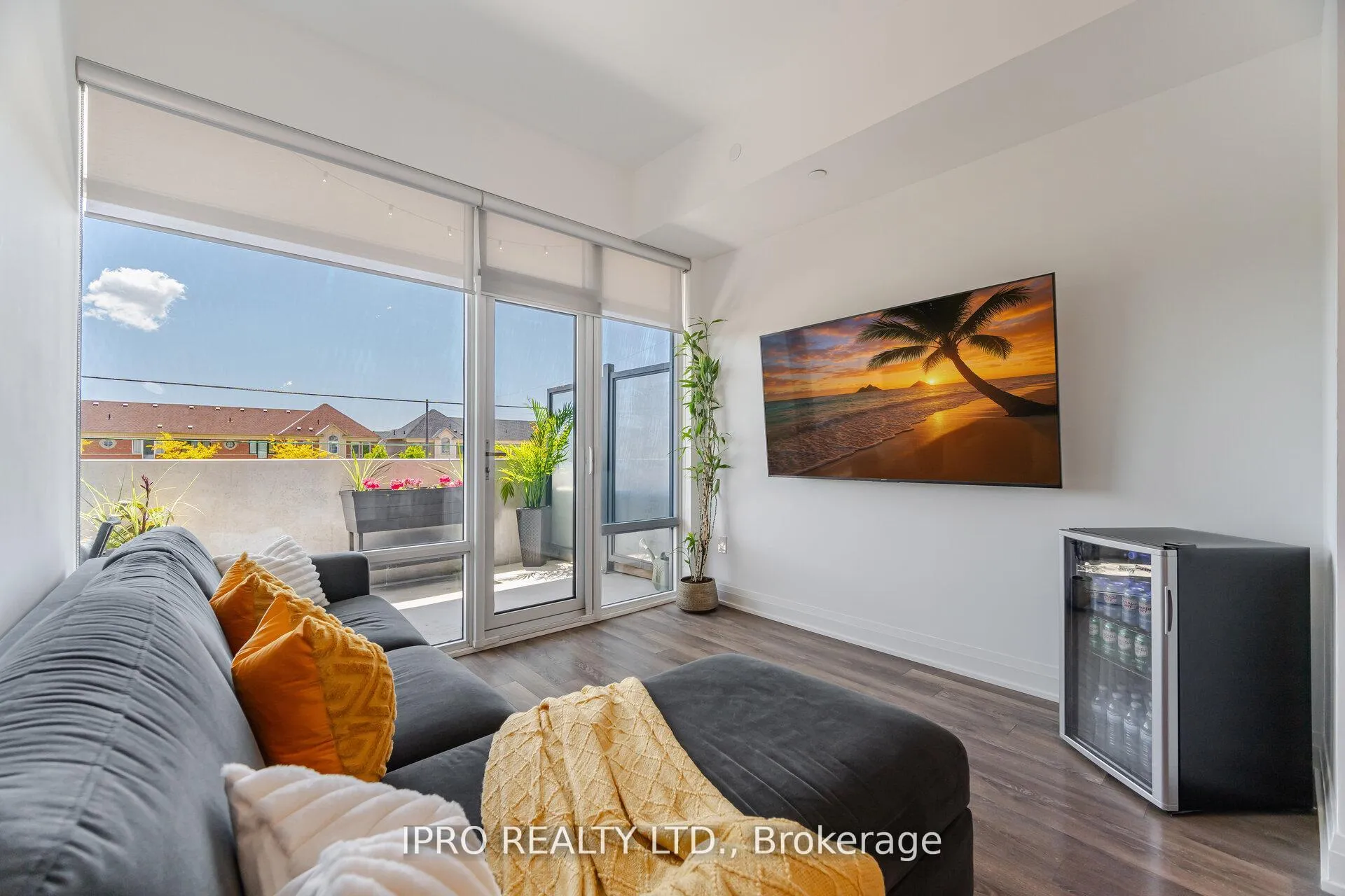 Photo 14 of Unit Unit #327, 4800 Highway #7 Road, Vaughan, East Woodbridge — HOMEH