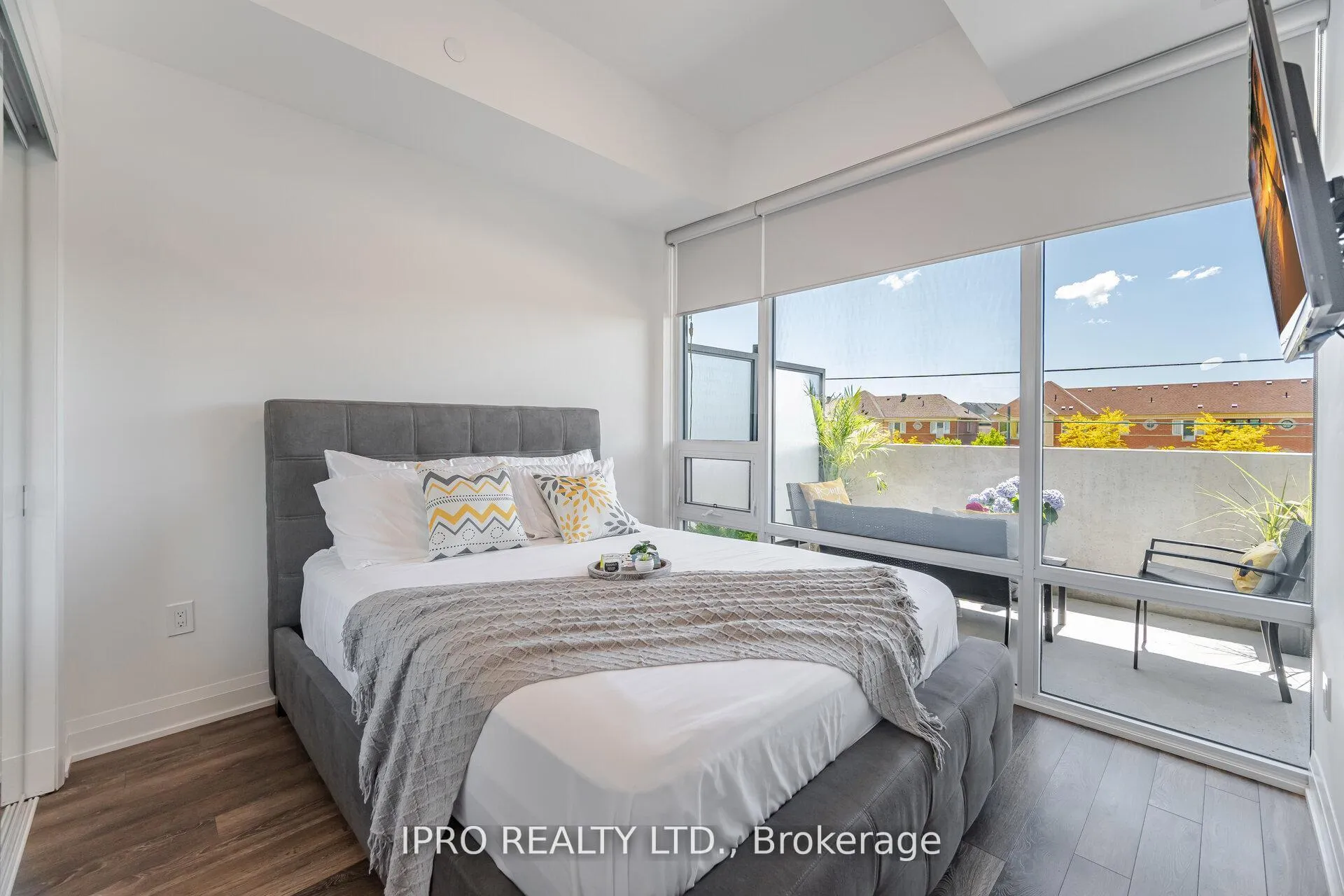 Photo 16 of Unit Unit #327, 4800 Highway #7 Road, Vaughan, East Woodbridge — HOMEH