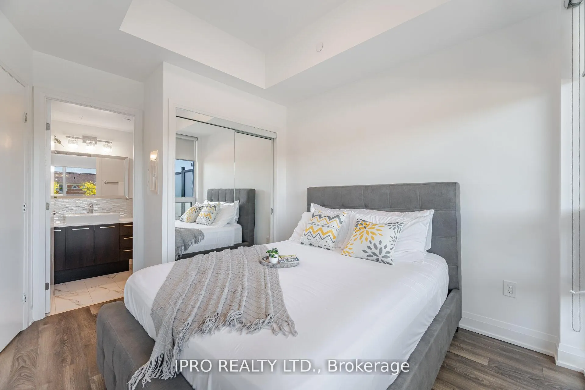 Photo 18 of Unit Unit #327, 4800 Highway #7 Road, Vaughan, East Woodbridge — HOMEH