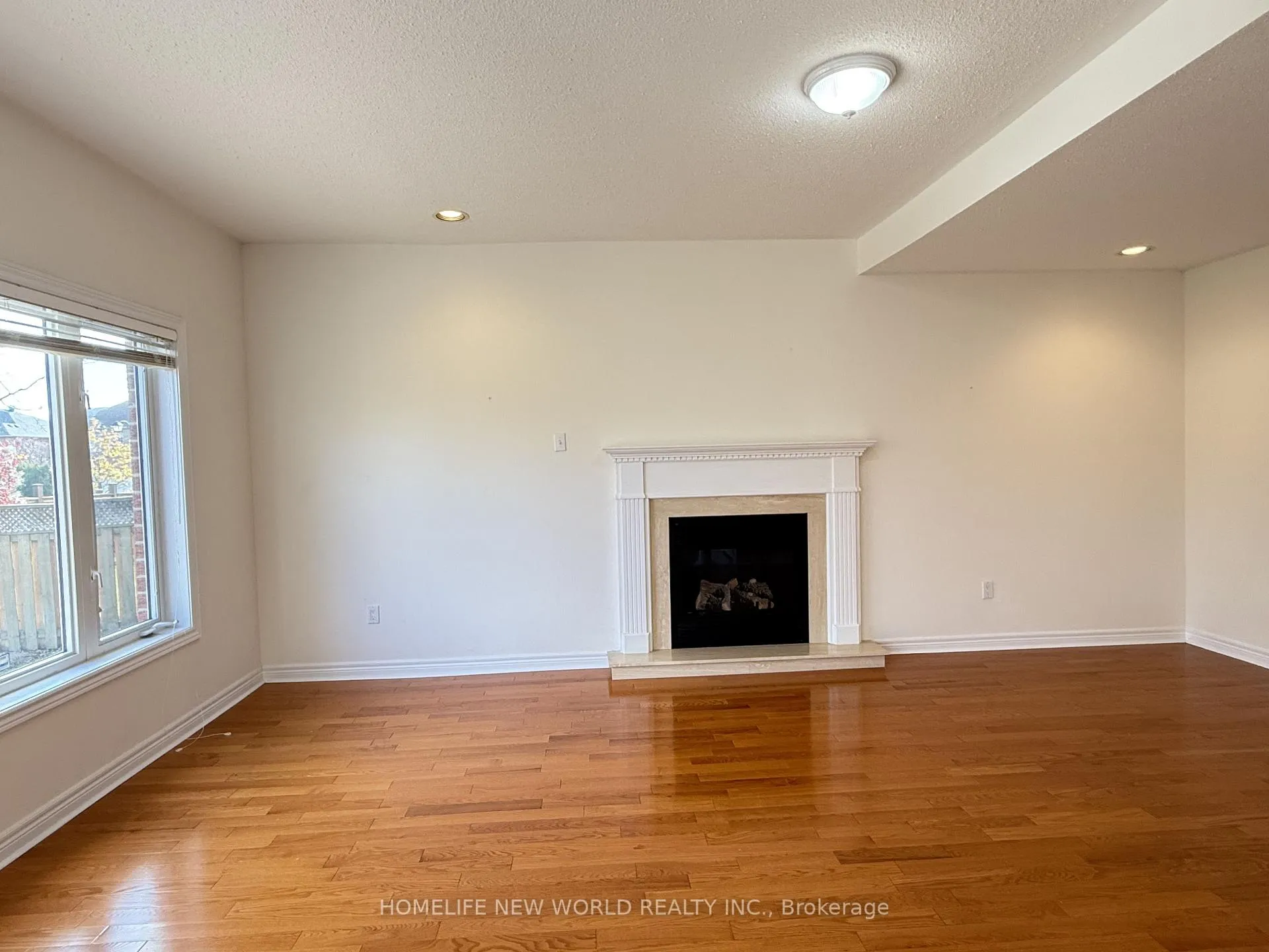 Photo 3 of 3 Rosewell Crescent, Markham, Cachet — HOMEH