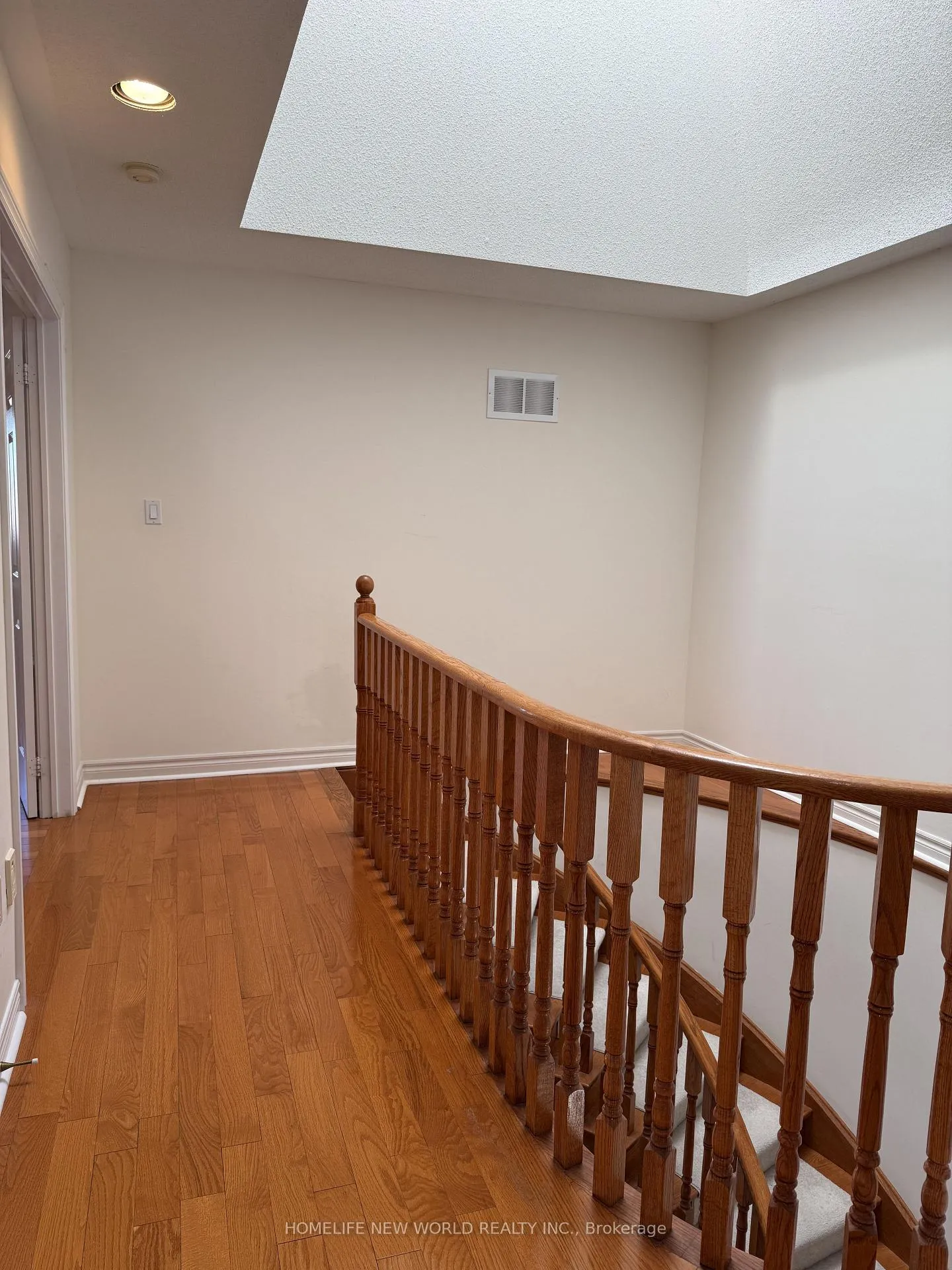Photo 12 of 3 Rosewell Crescent, Markham, Cachet — HOMEH