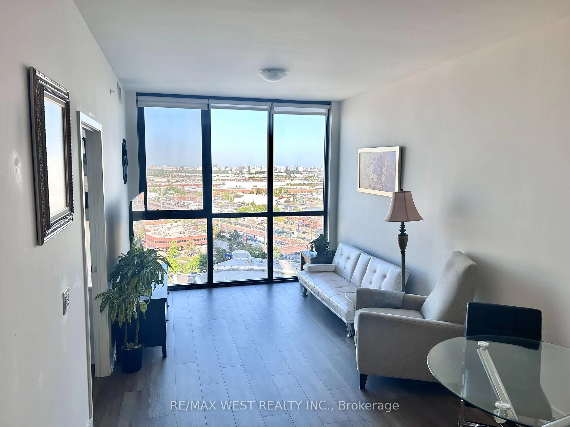 Photo 8 of Unit 1510, 2908 Highway 7, Vaughan, Concord — HOMEH