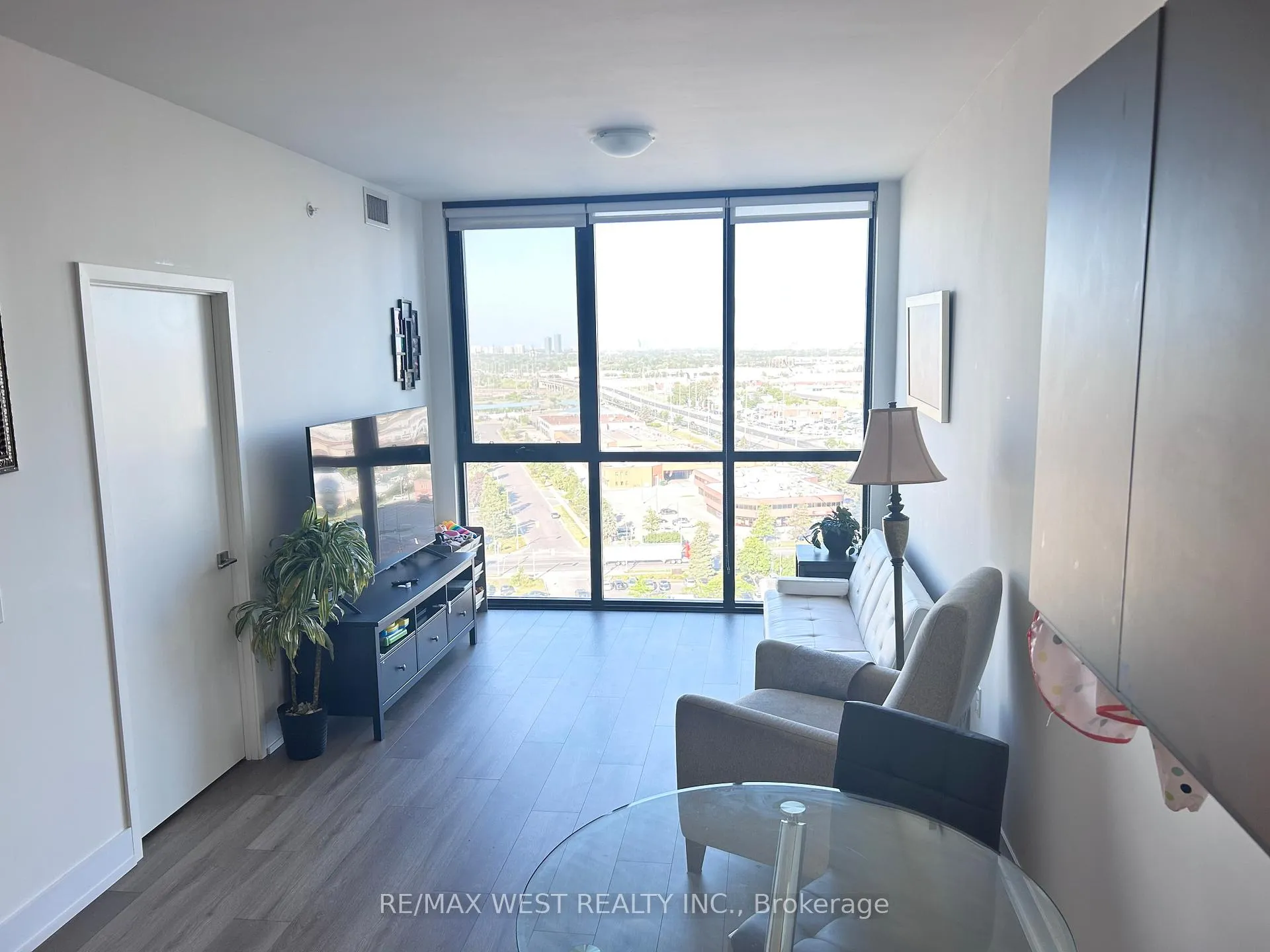 Photo 9 of Unit 1510, 2908 Highway 7, Vaughan, Concord — HOMEH