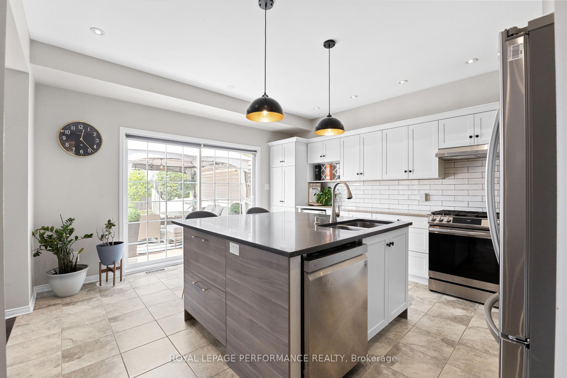 Photo 12 of 323 Centerra Court, Ottawa, Barrhaven - Stonebridge — HOMEH