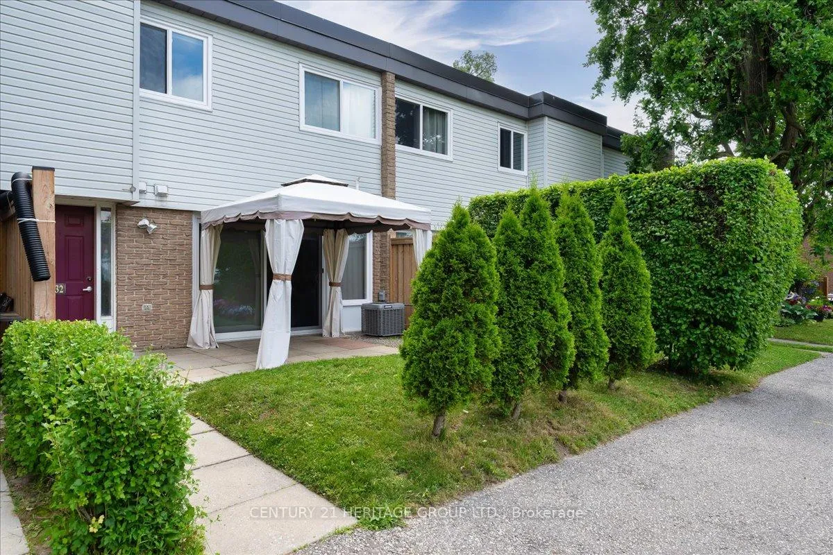 Photo 2 of 32 Springfair Avenue, Aurora, Aurora Village — HOMEH