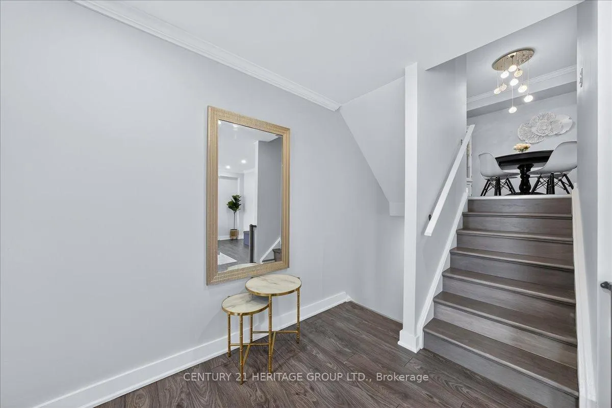 Photo 7 of 32 Springfair Avenue, Aurora, Aurora Village — HOMEH
