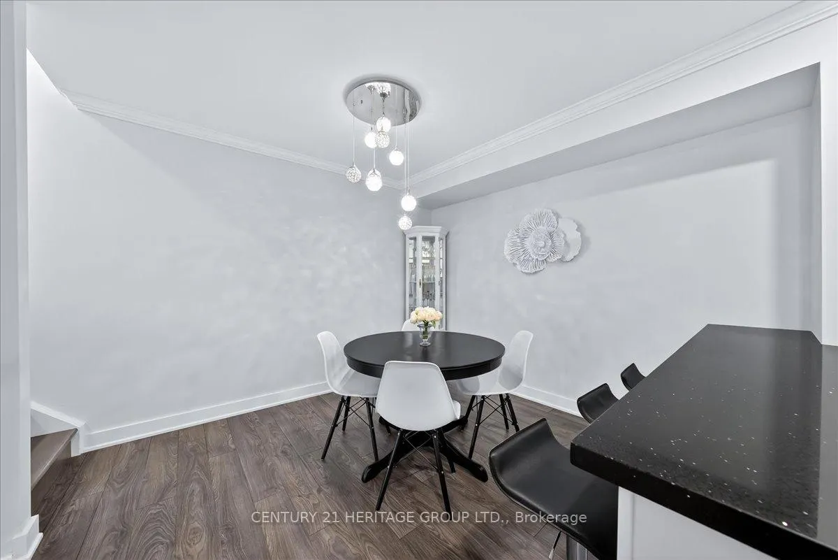 Photo 10 of 32 Springfair Avenue, Aurora, Aurora Village — HOMEH