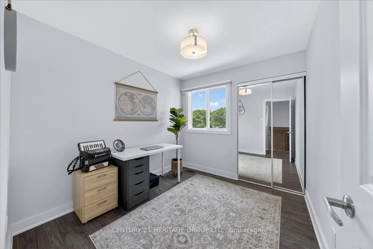 Photo 12 of 32 Springfair Avenue, Aurora, Aurora Village — HOMEH