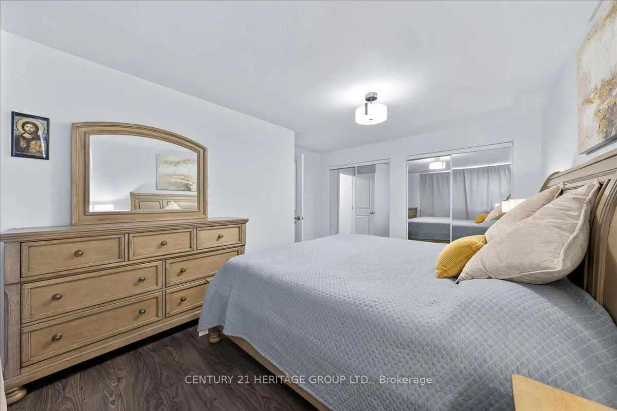 Photo 15 of 32 Springfair Avenue, Aurora, Aurora Village — HOMEH