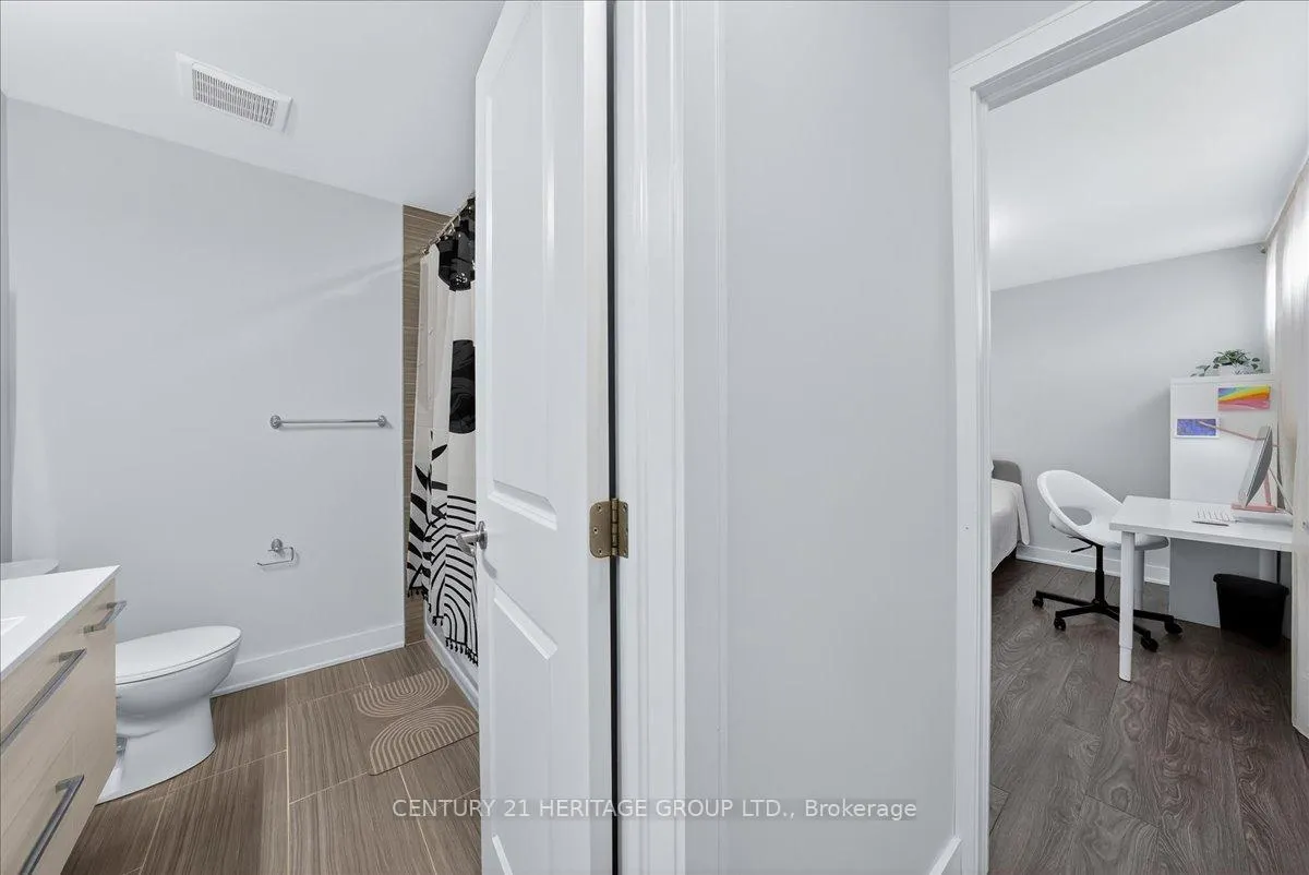 Photo 16 of 32 Springfair Avenue, Aurora, Aurora Village — HOMEH
