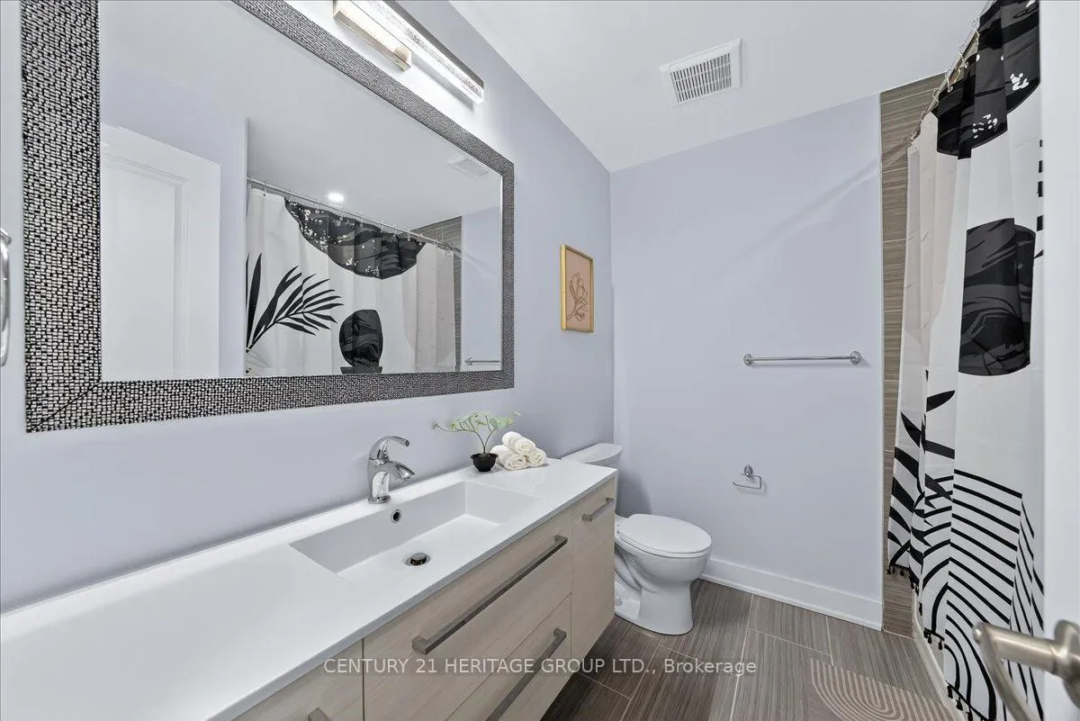 Photo 17 of 32 Springfair Avenue, Aurora, Aurora Village — HOMEH