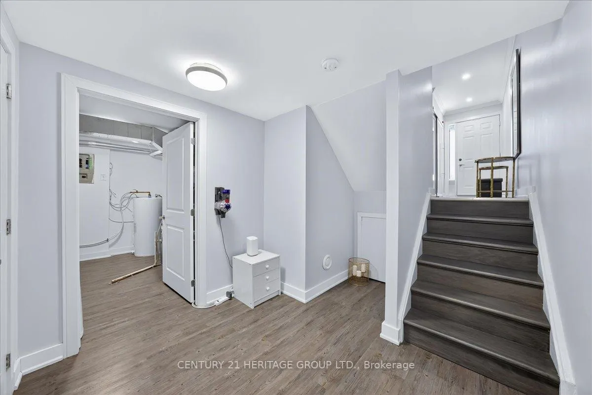 Photo 20 of 32 Springfair Avenue, Aurora, Aurora Village — HOMEH