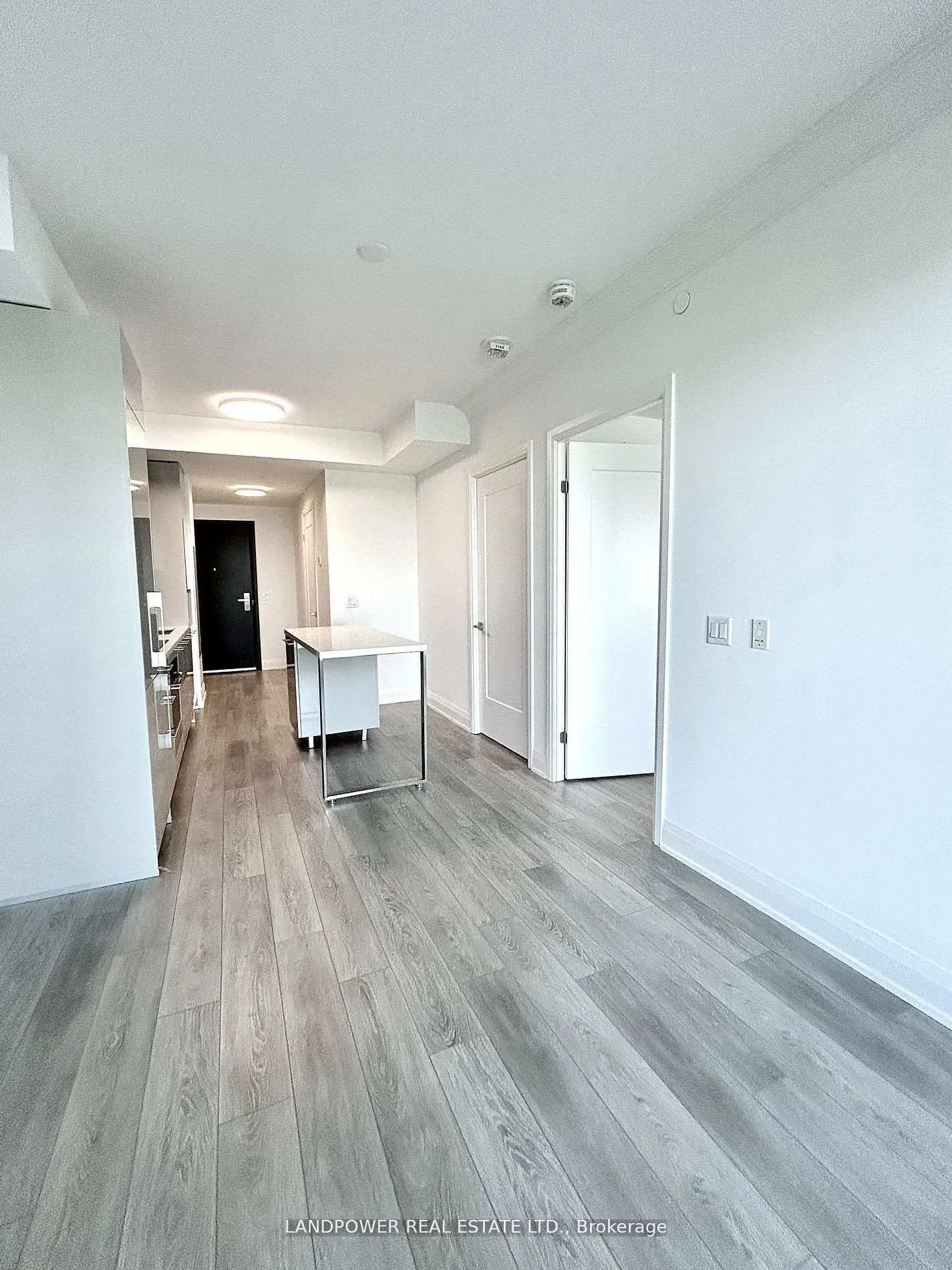 Photo 4 of Unit 4211, 8 Water Walk Drive, Markham, Unionville — HOMEH