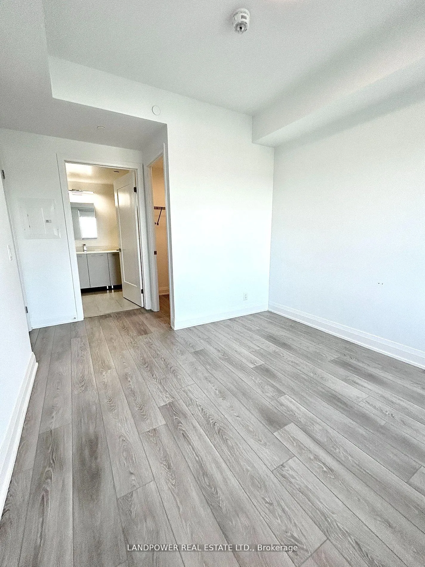 Photo 7 of Unit 4211, 8 Water Walk Drive, Markham, Unionville — HOMEH